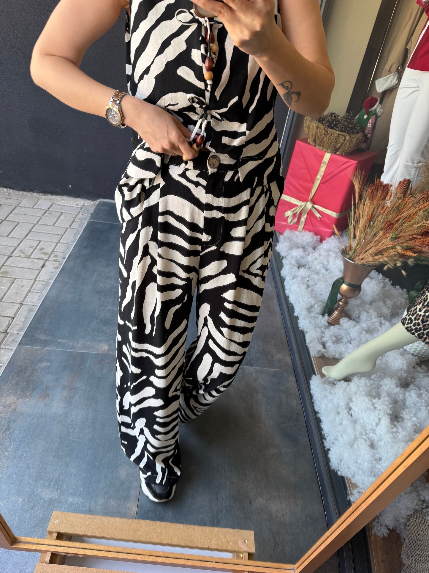 Yakamoz Siyah & Beyaz Keten Takım