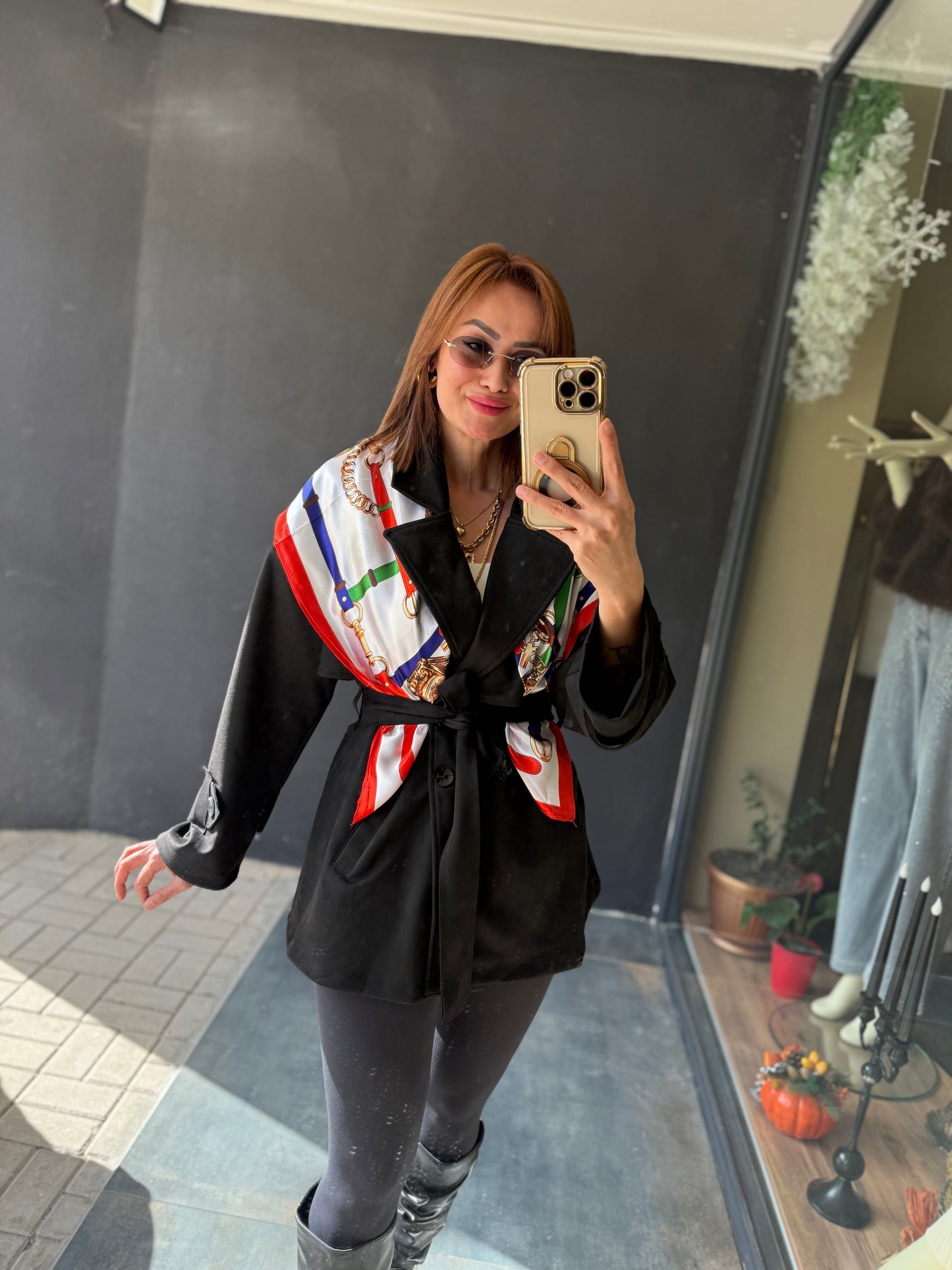 Table Siyah Trenchcoat