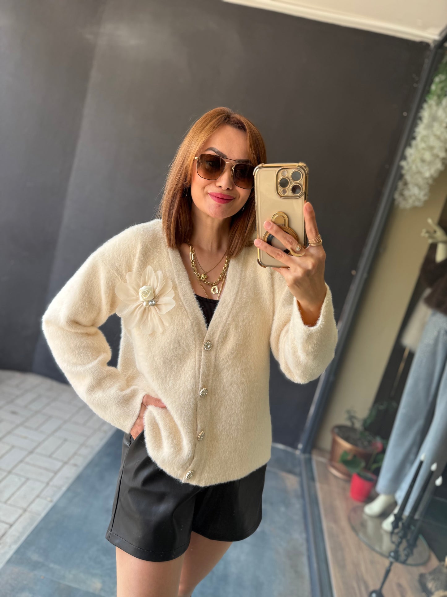 Angeli Broşlu Bej Kaşmir Hırka