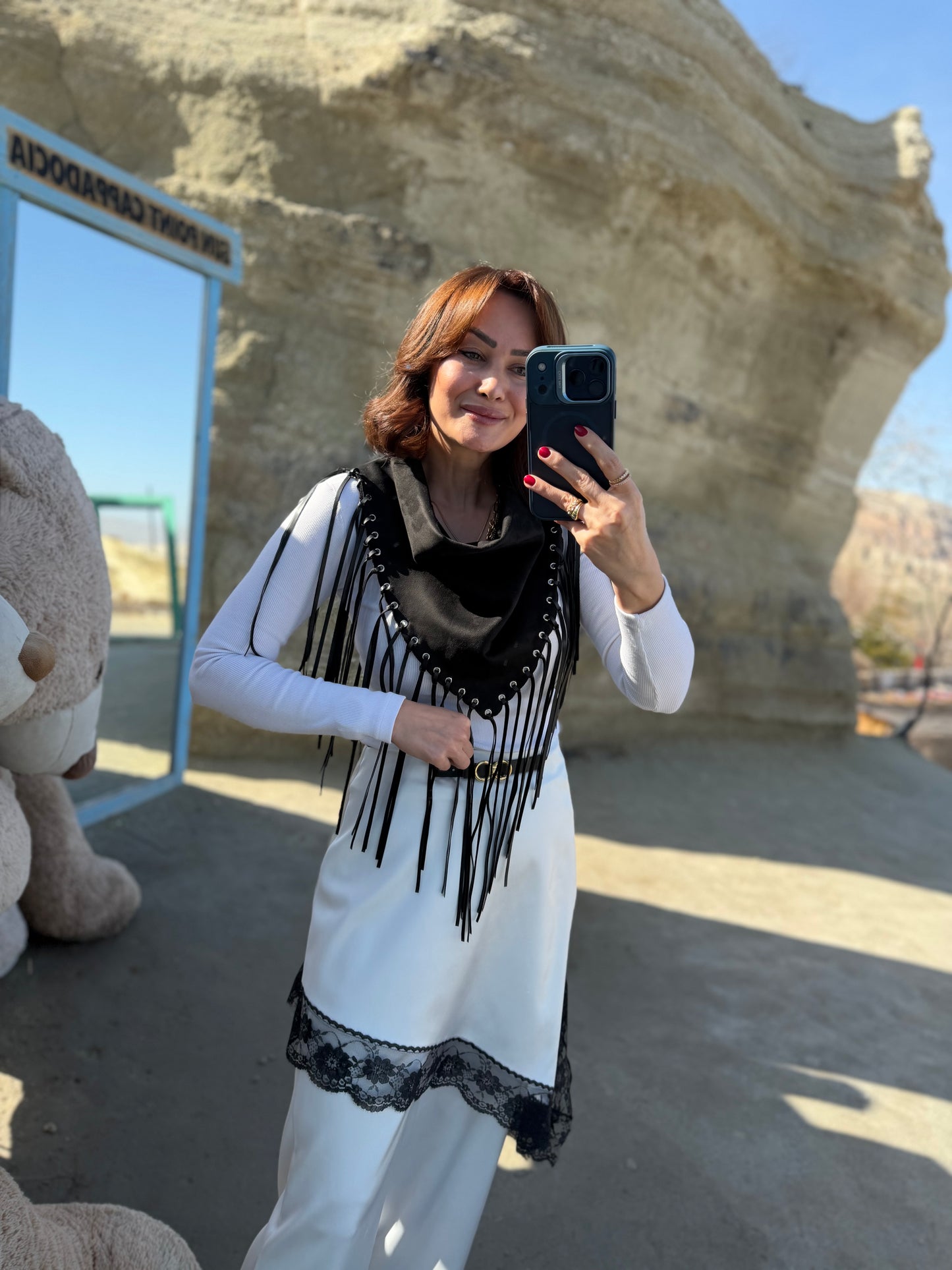 Siyah Püsküllü Boyunluk