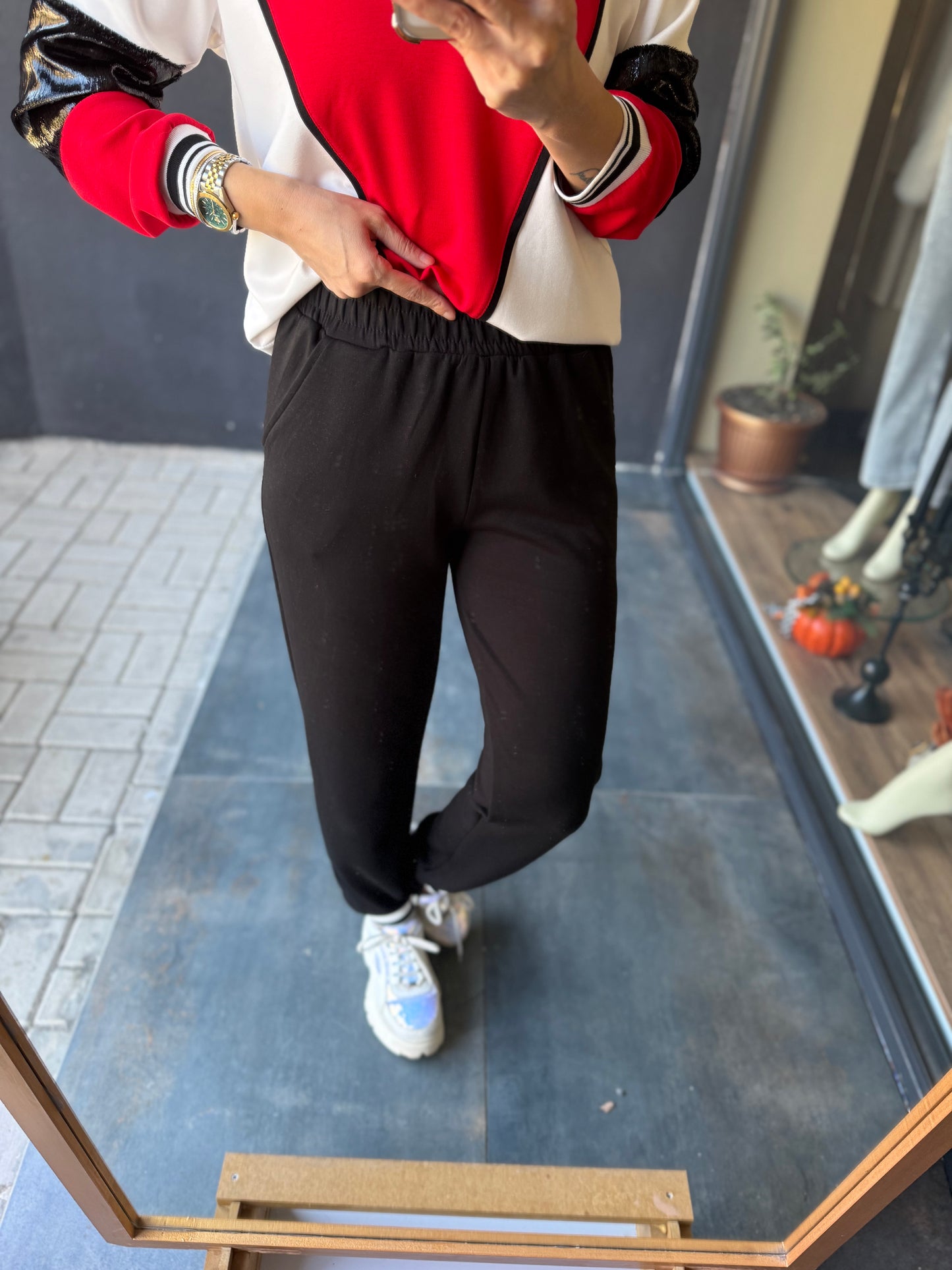 Buka Kırmızı Modal Takım