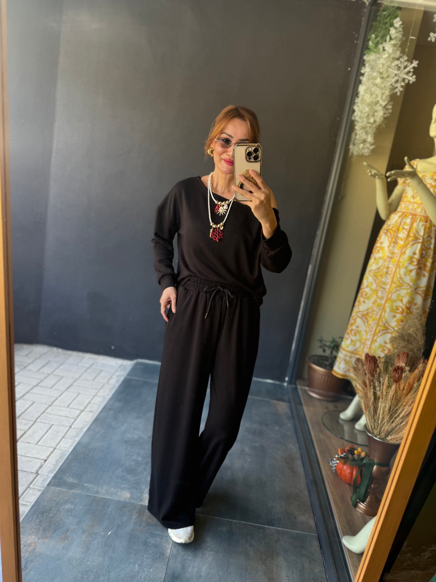 Latest Siyah Modal Takım