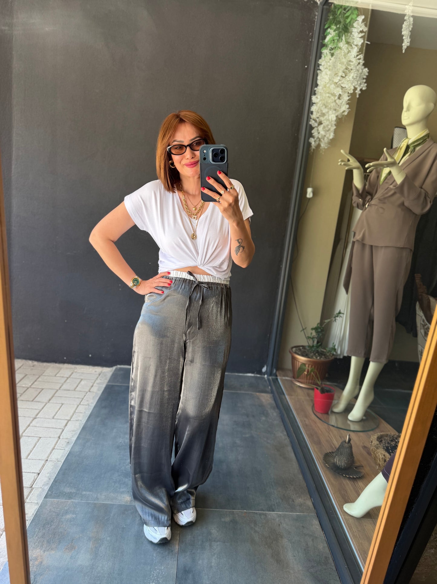 Gri Varaklı Pantolon & Tshirt Kombin