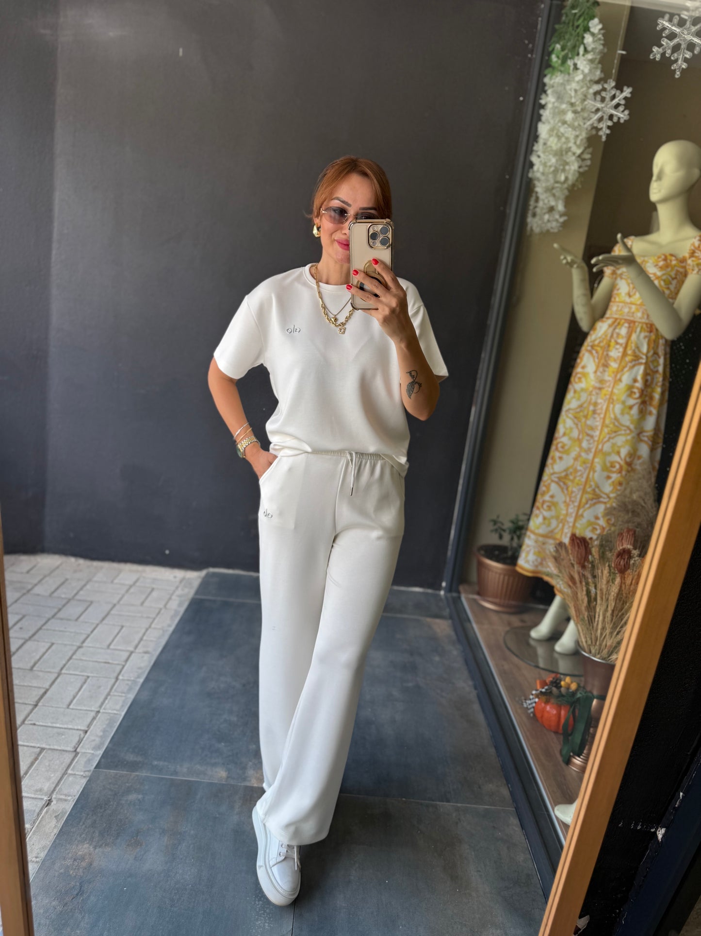 Latest Beyaz Modal Takım