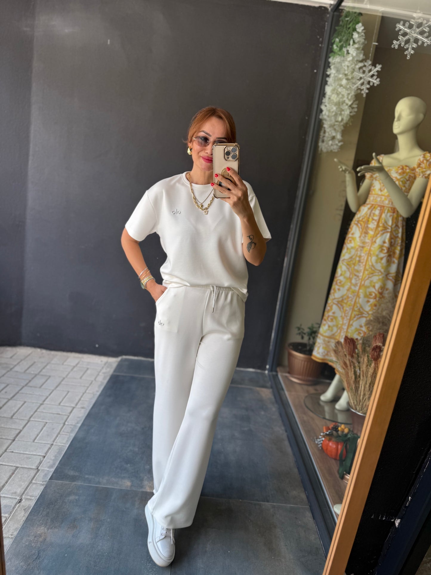 Latest Beyaz Modal Takım