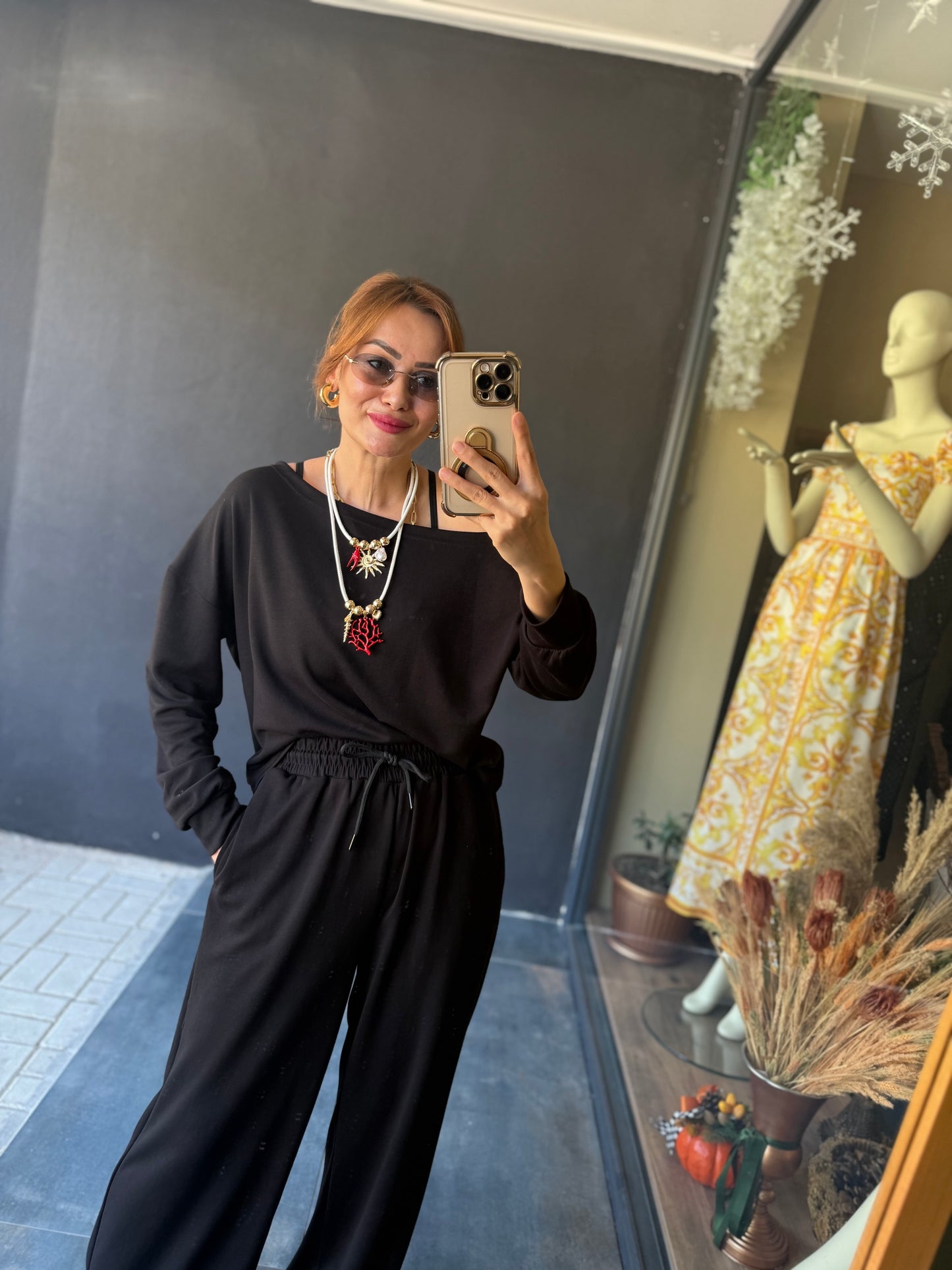 Latest Siyah Modal Takım