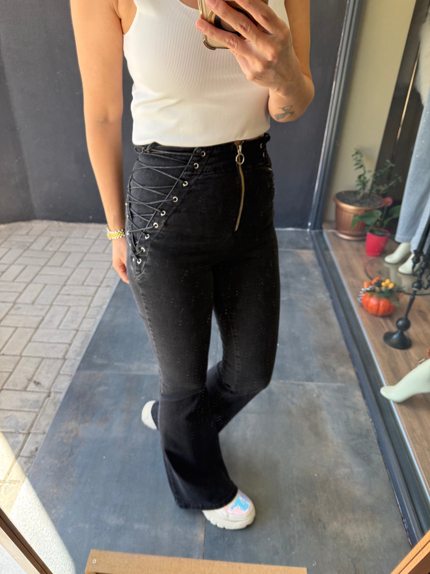 Xlove Toparlayıcı Yan Bağcıklı Jean