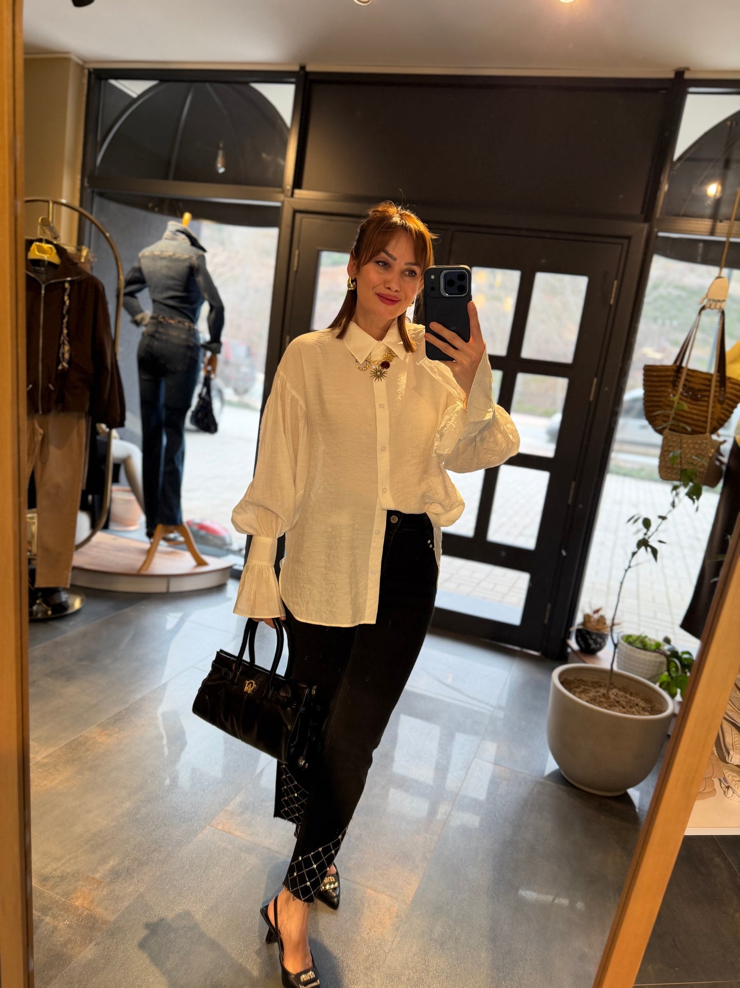 Reta Volanlı Beyaz Tiril Gömlek