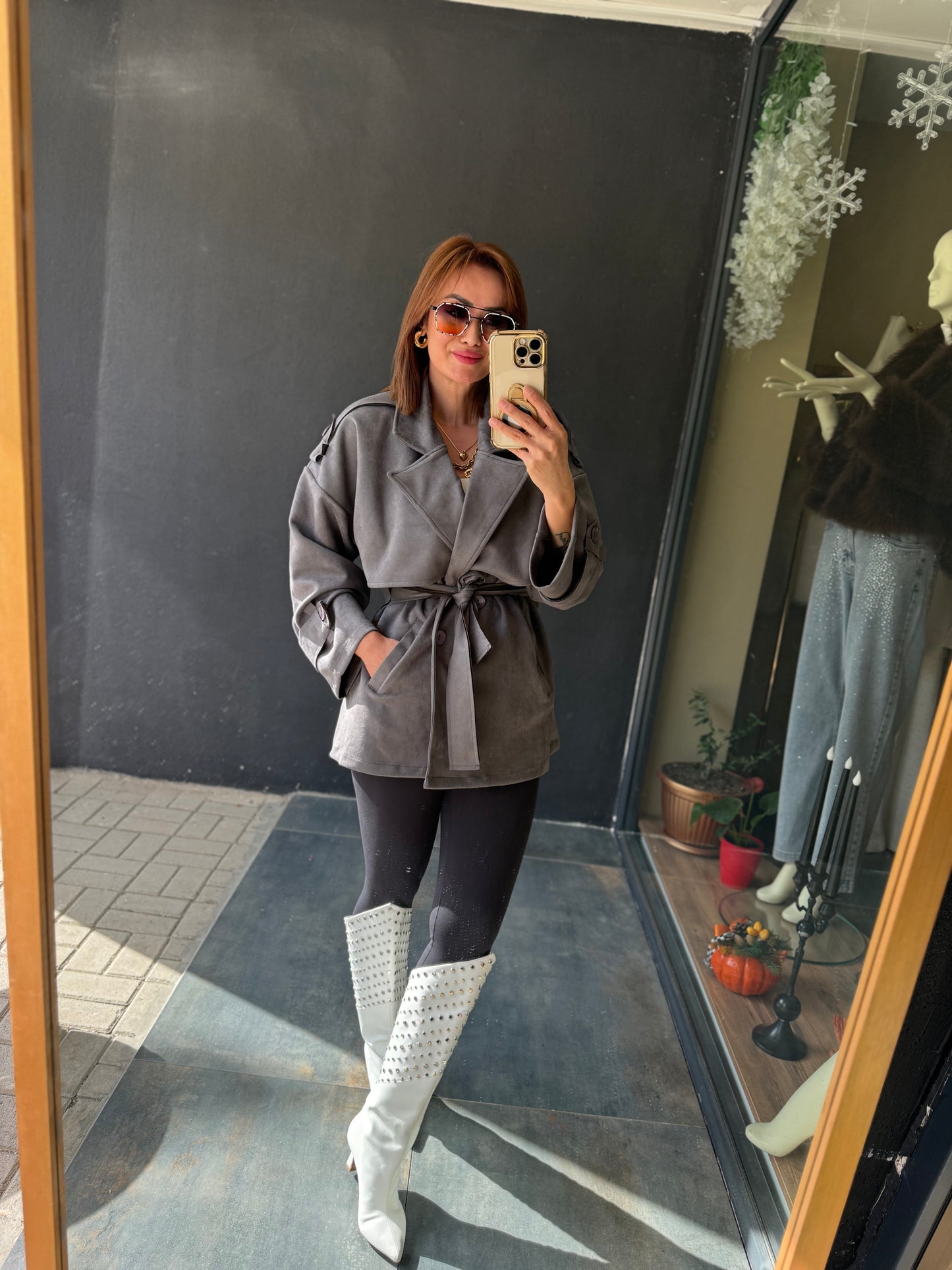 Table Gri Trenchcoat