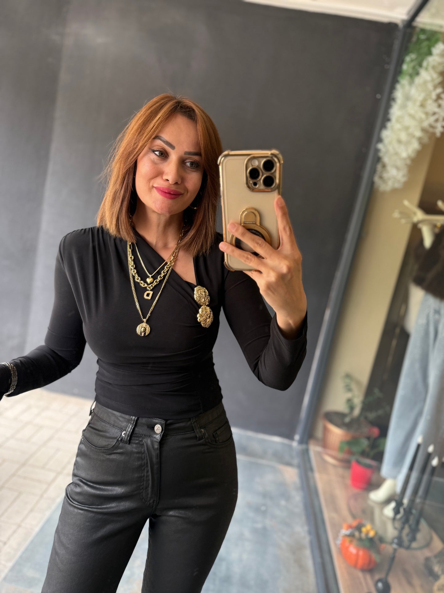 İdeas Siyah Broşlu Bluz