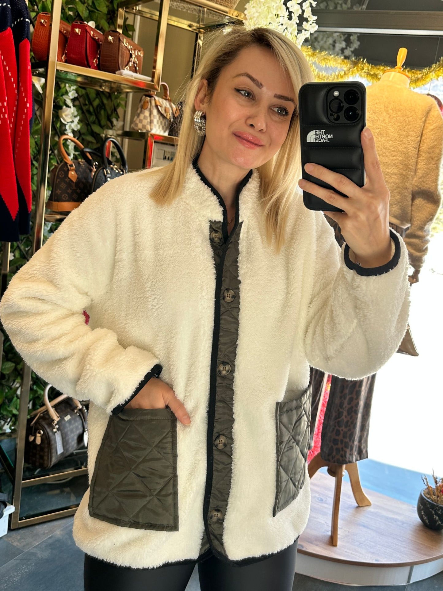 Oxxit Beyaz Peluş Düğmeli Ceket