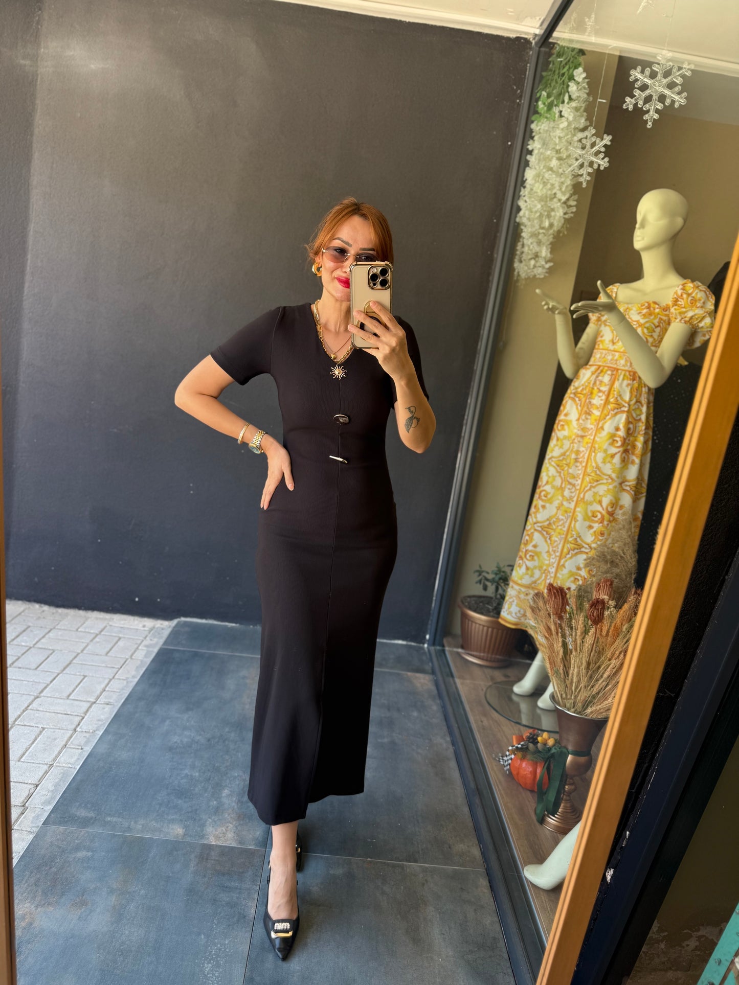 Henna Düğmeli Kısa Kol Siyah Kalem Elbise