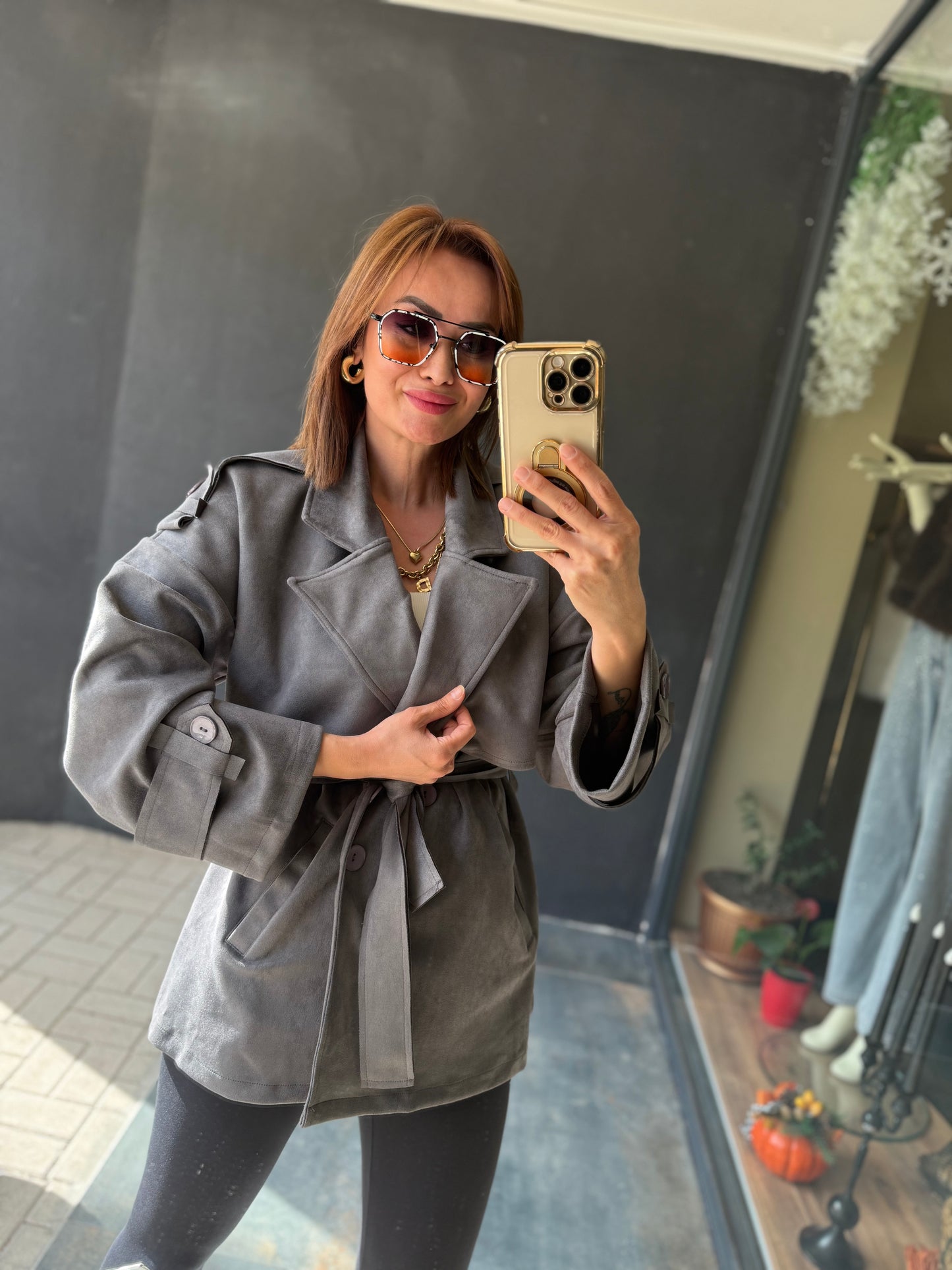 Table Gri Trenchcoat