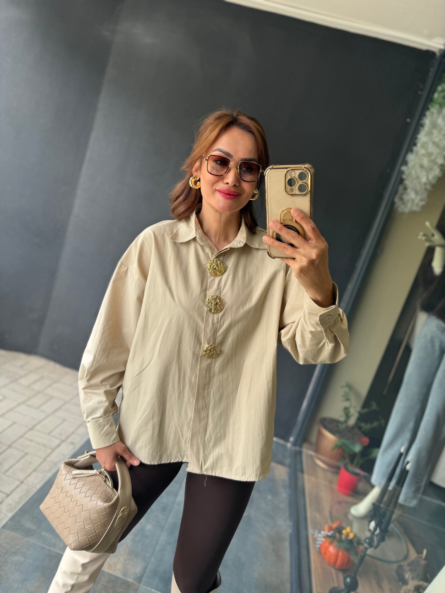 Dafina Gold Broşlu Bej Gömlek