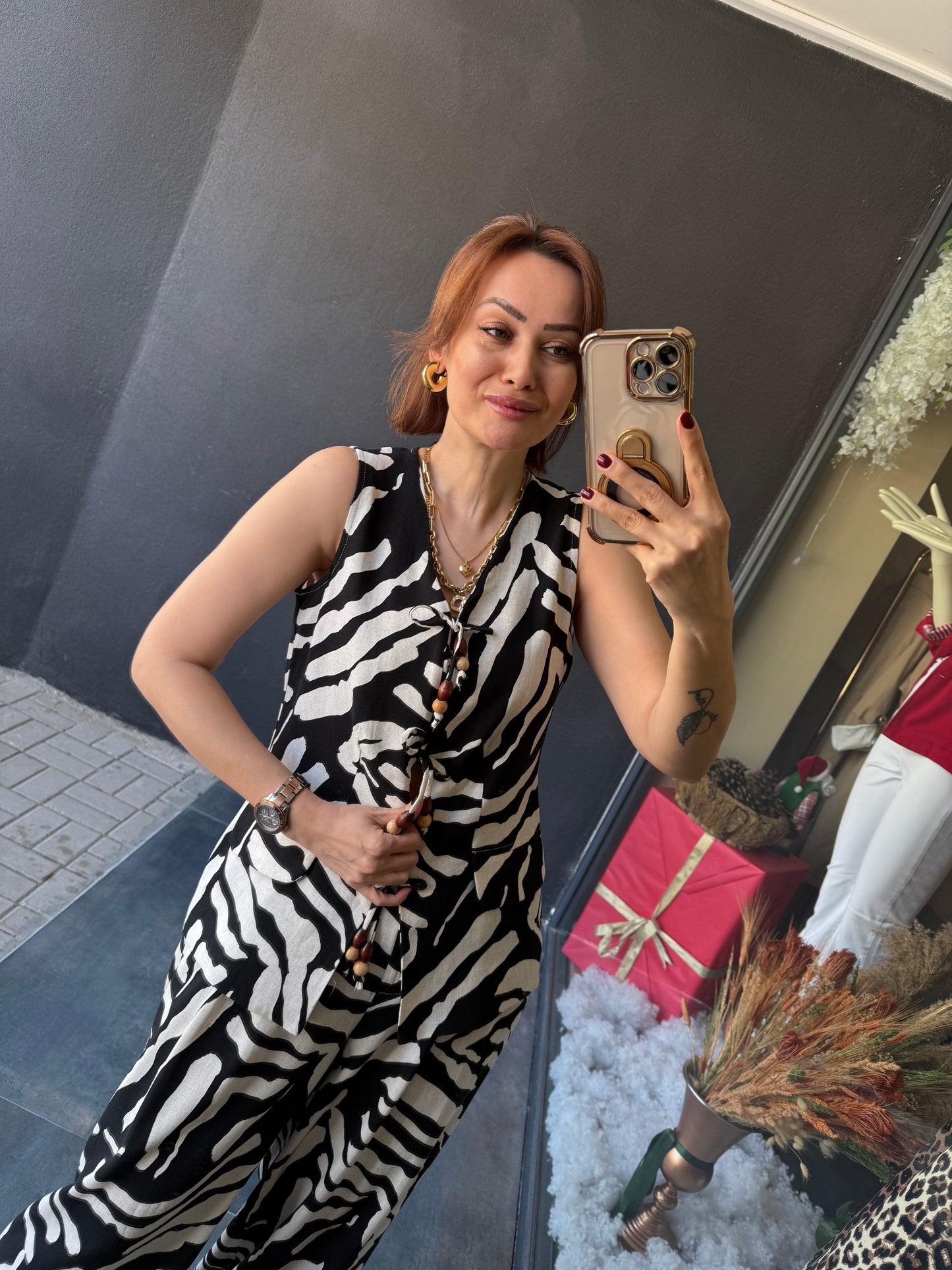 Yakamoz Siyah & Beyaz Keten Takım