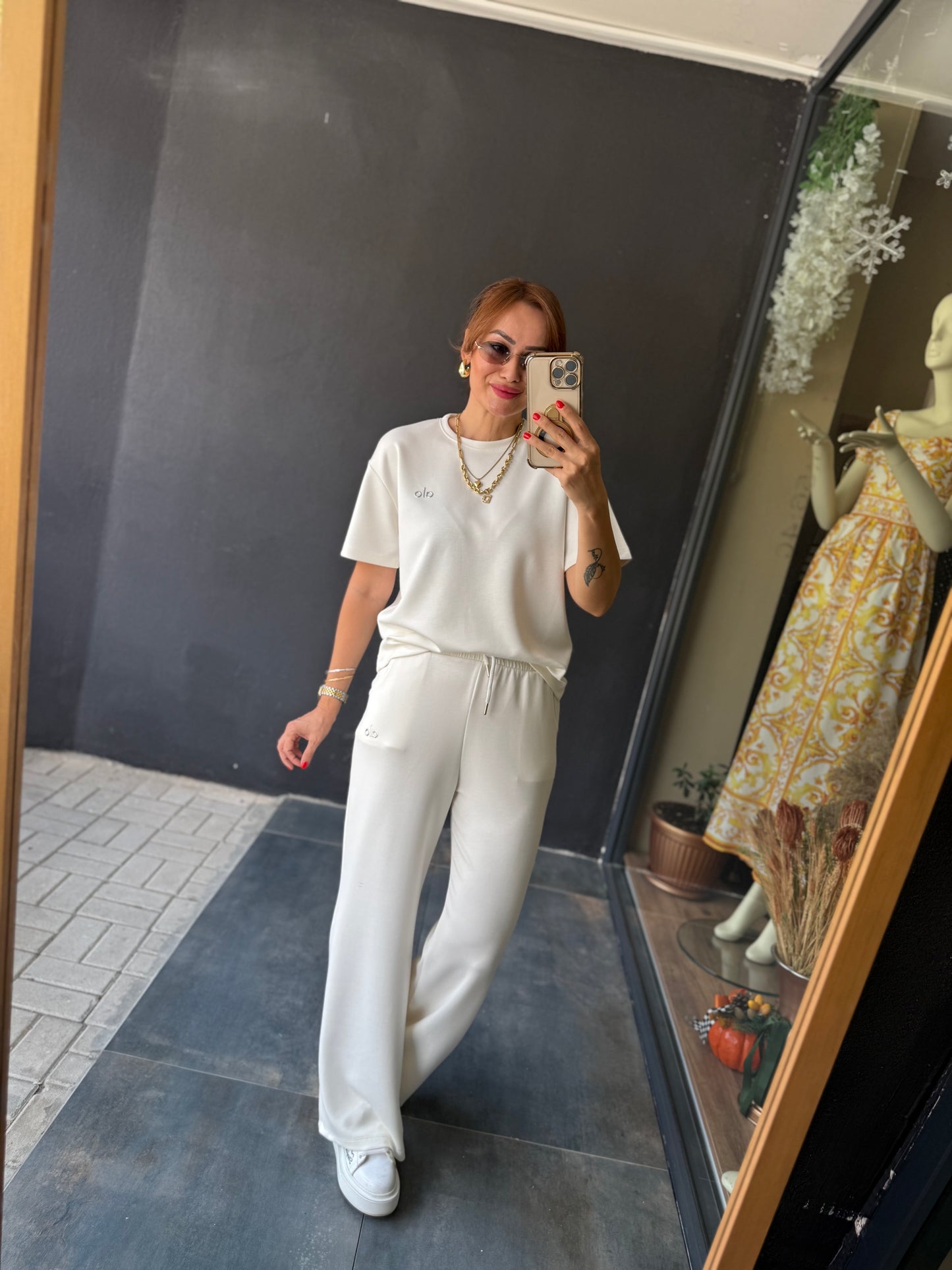 Latest Beyaz Modal Takım