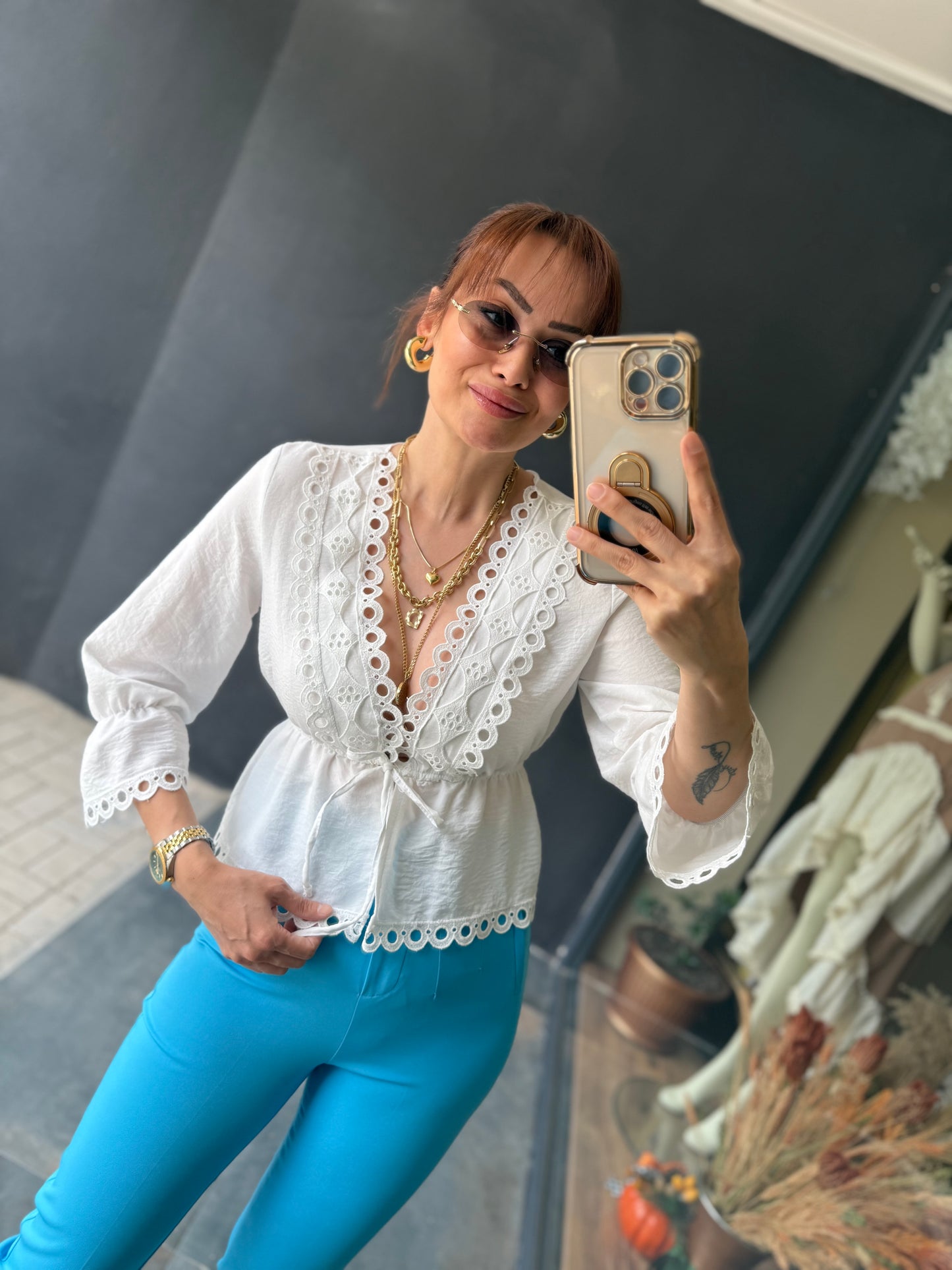 Roza Beyaz Kol Büzgülü Bluz