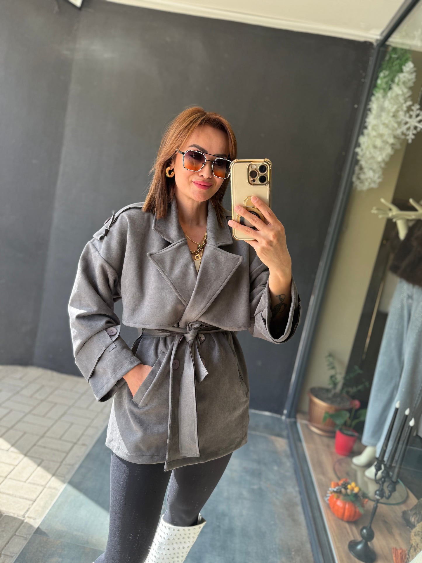 Table Gri Trenchcoat