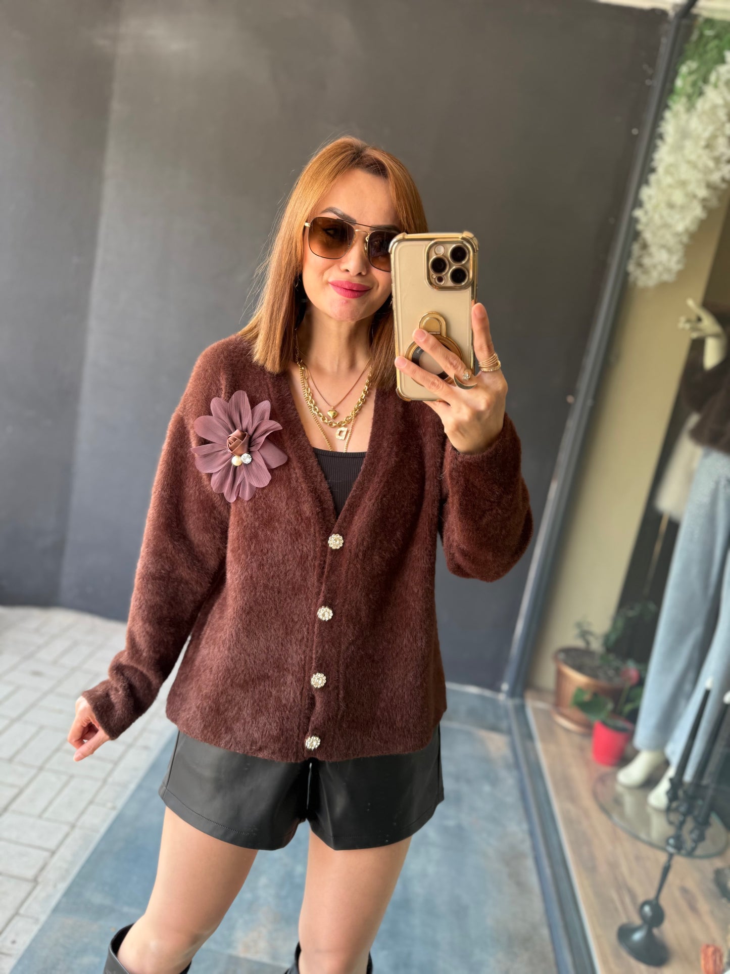 Angeli Broşlu Kahve Kaşmir Hırka