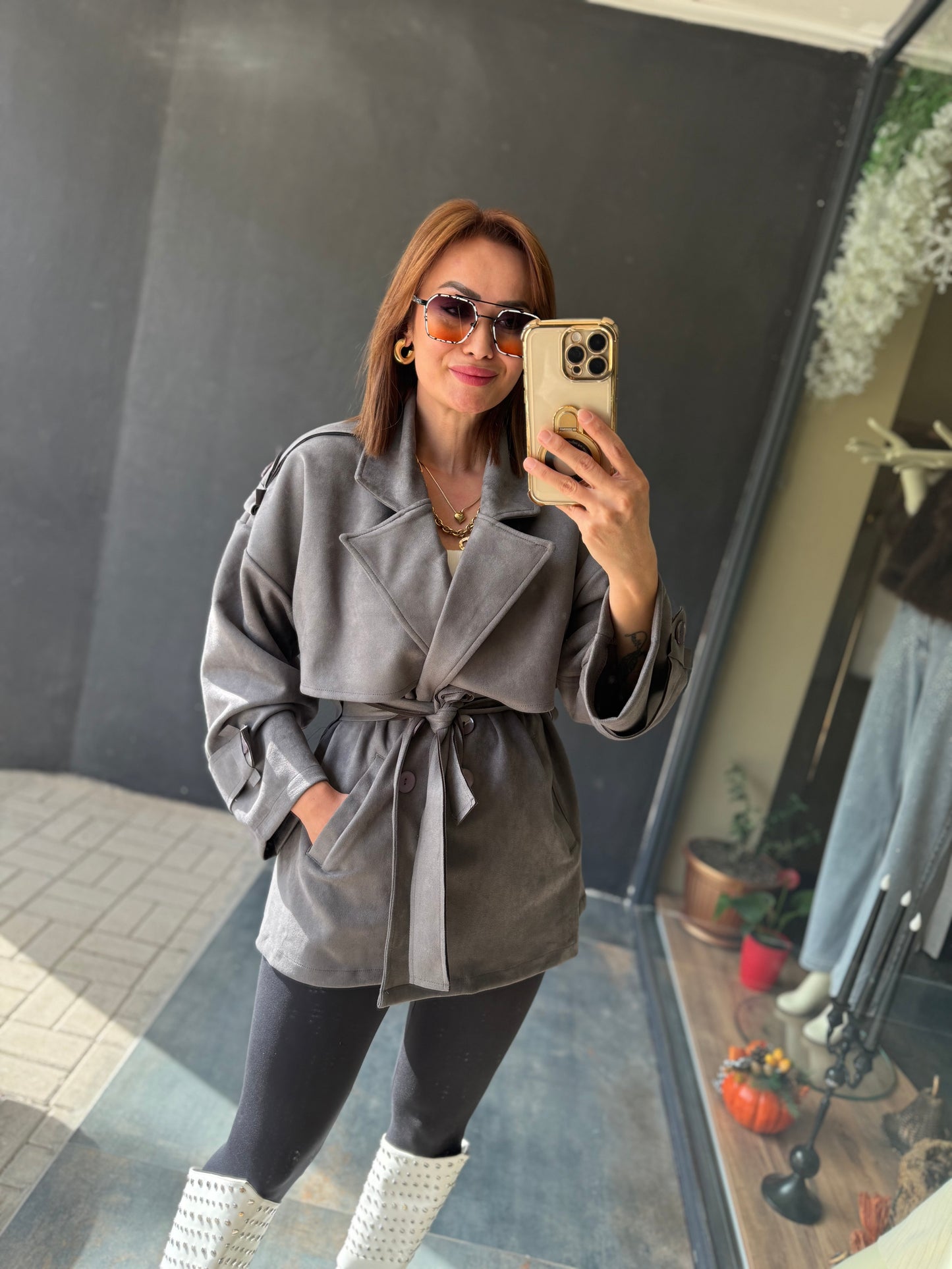 Table Gri Trenchcoat