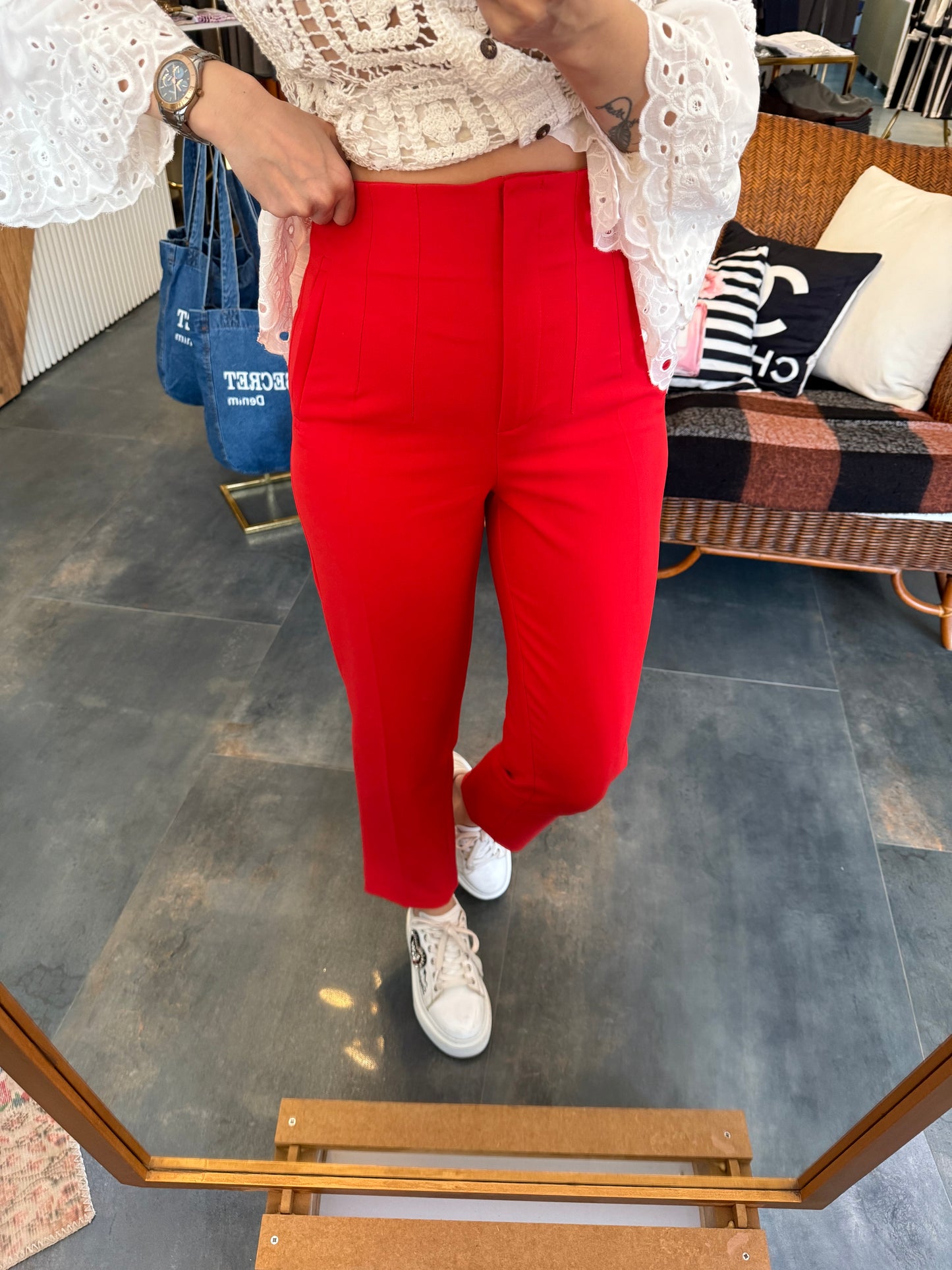 She Kırmızı Pensli Pantolon