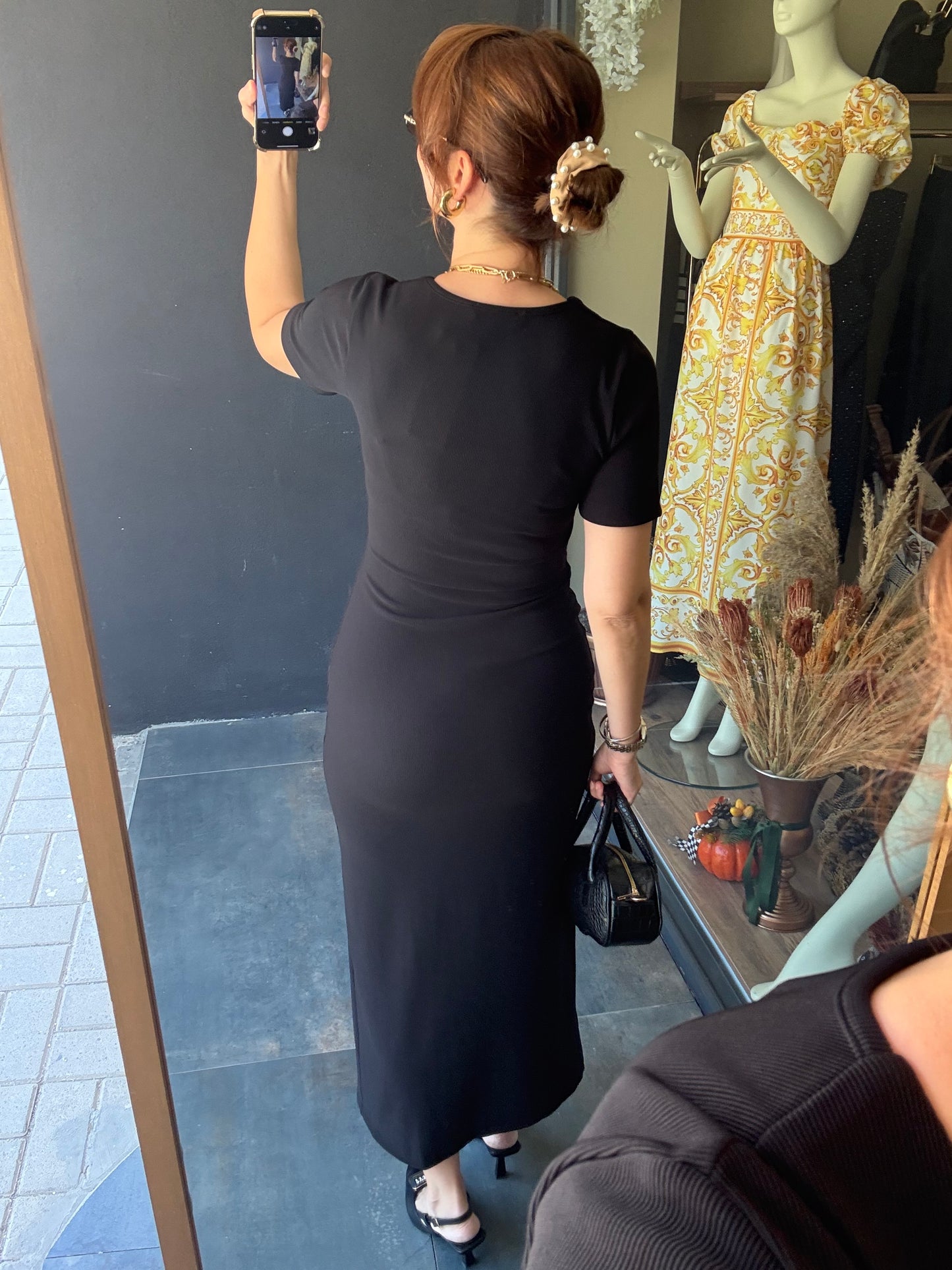 Henna Düğmeli Kısa Kol Siyah Kalem Elbise