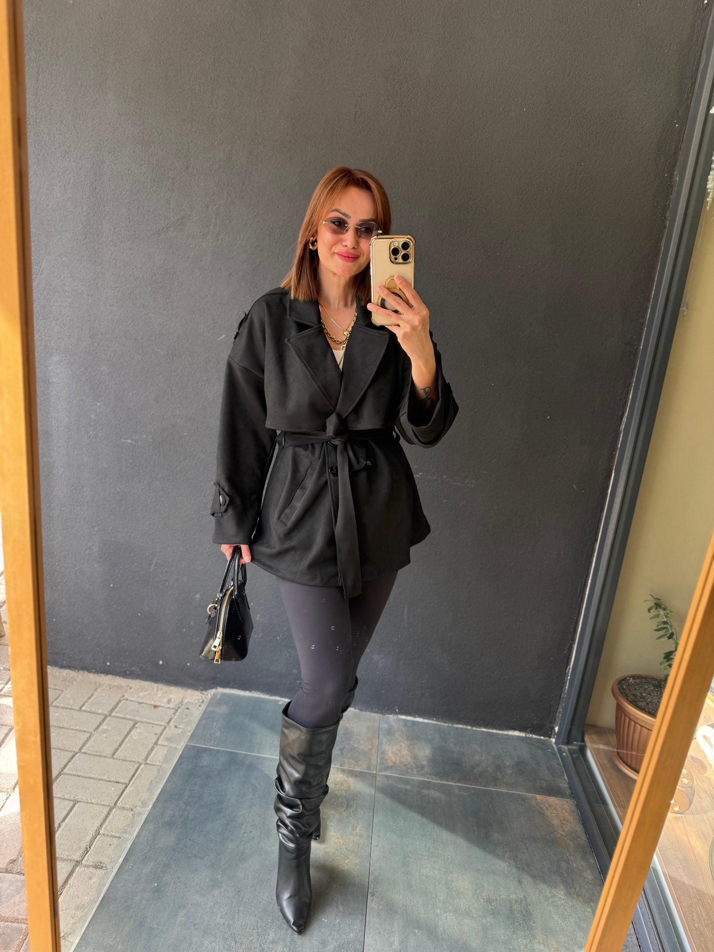 Table Siyah Trenchcoat