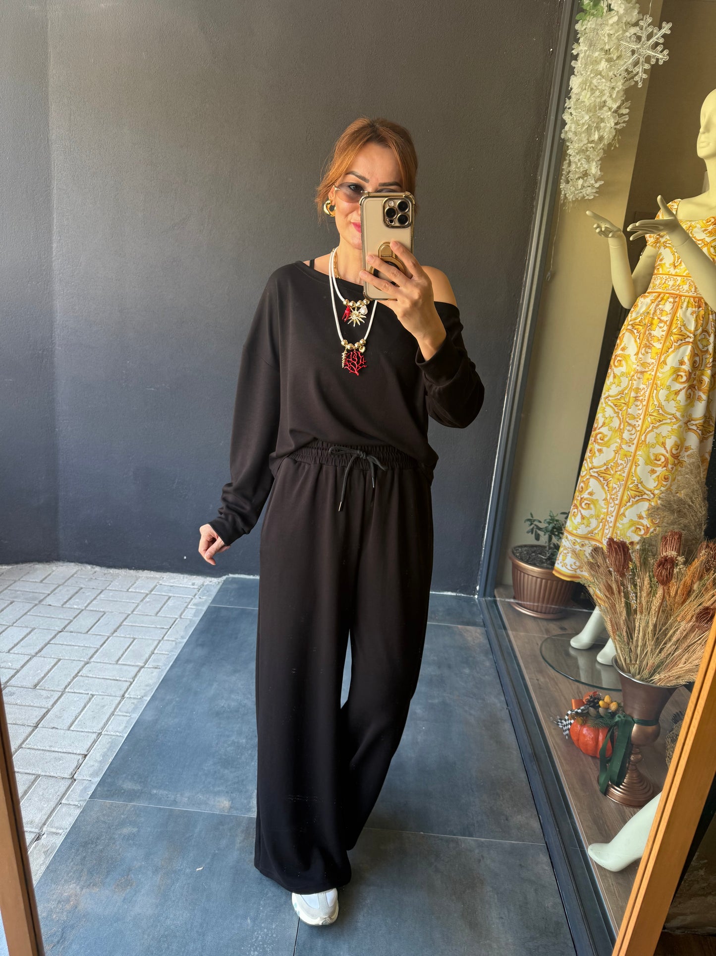 Latest Siyah Modal Takım