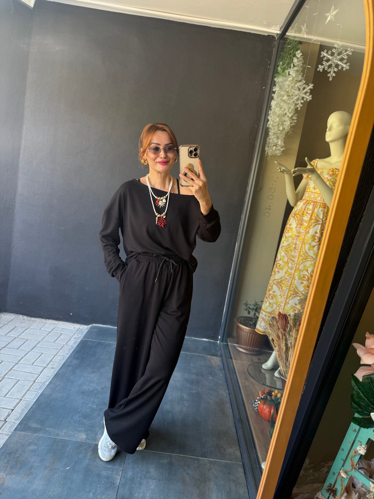 Latest Siyah Modal Takım