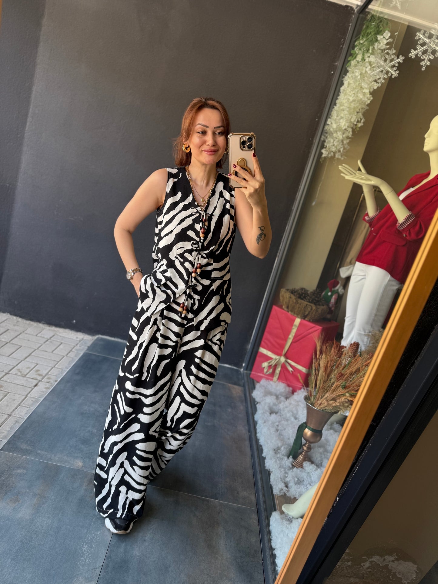 Yakamoz Siyah & Beyaz Keten Takım