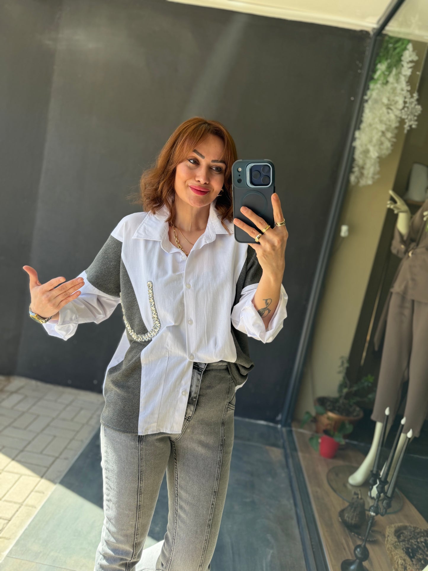 Lungo Beyaz Cep Taş Detaylı Tasarım Gömlek