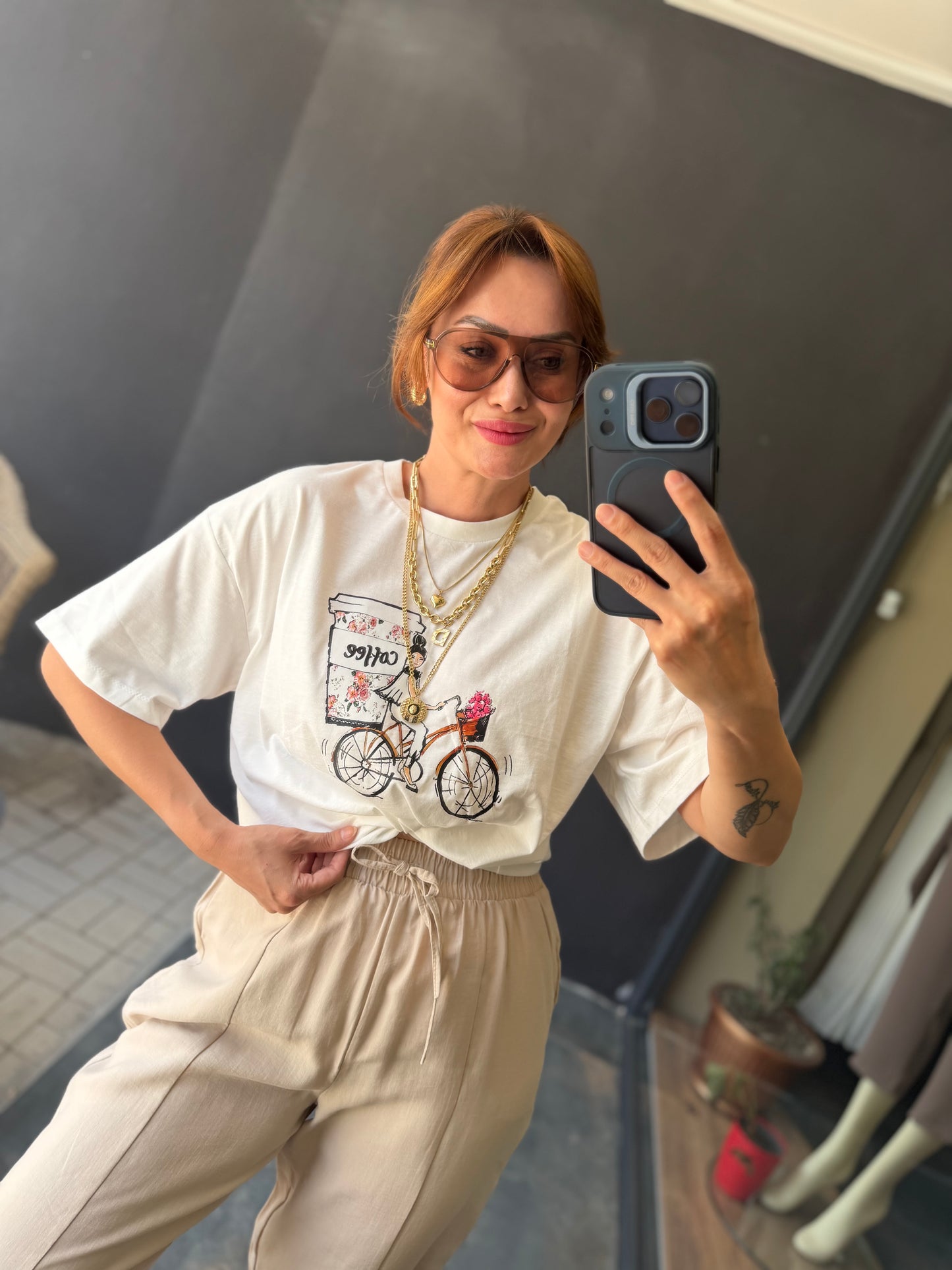 Bej Tensel Havuç Pantolon & T-Shirt Kombin