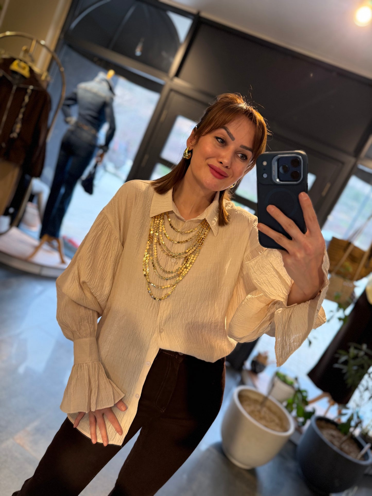 Reta Volanlı Bej Tiril Gömlek