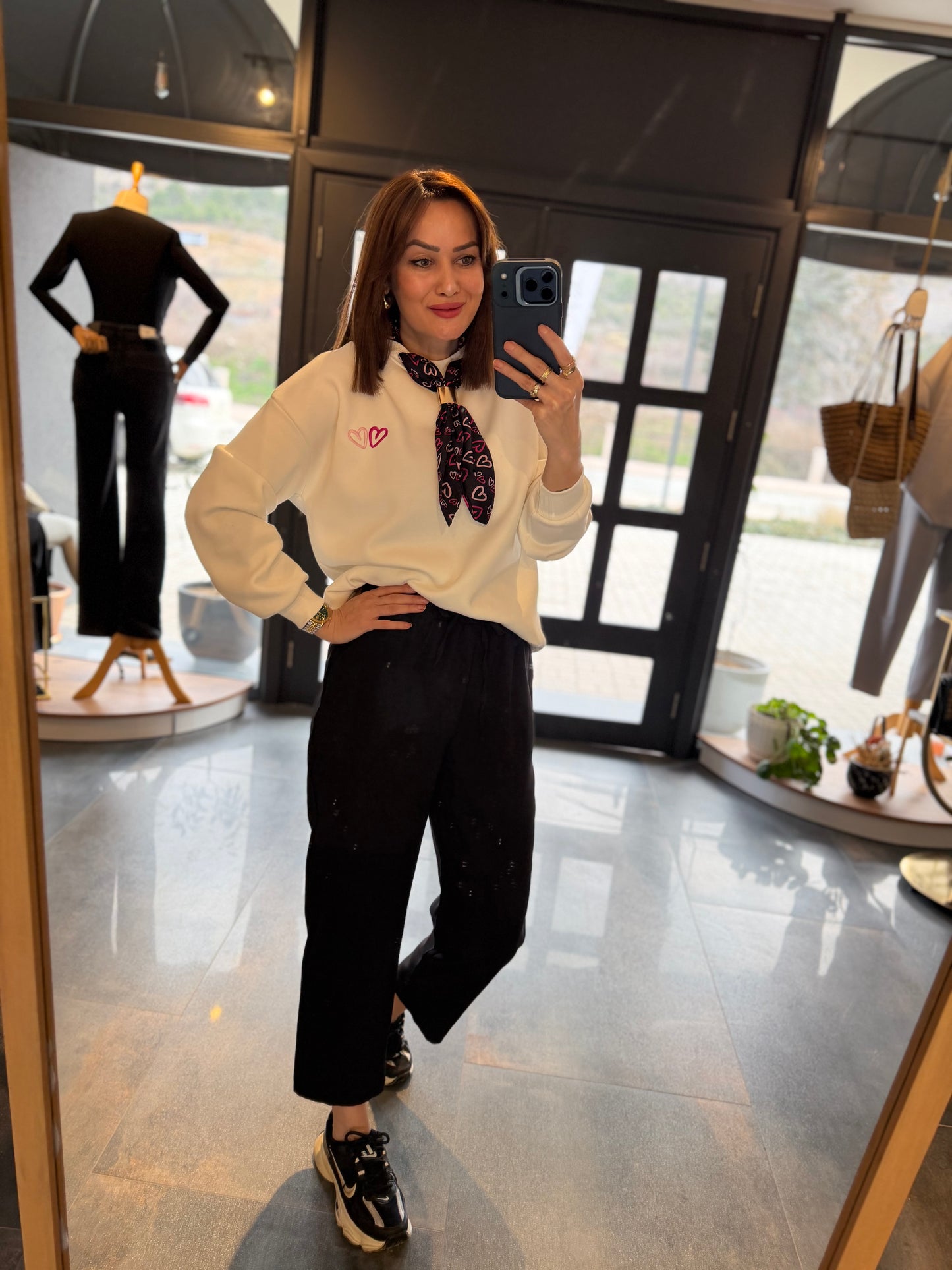 Sales Beyaz Sweat &Pantolon Takım