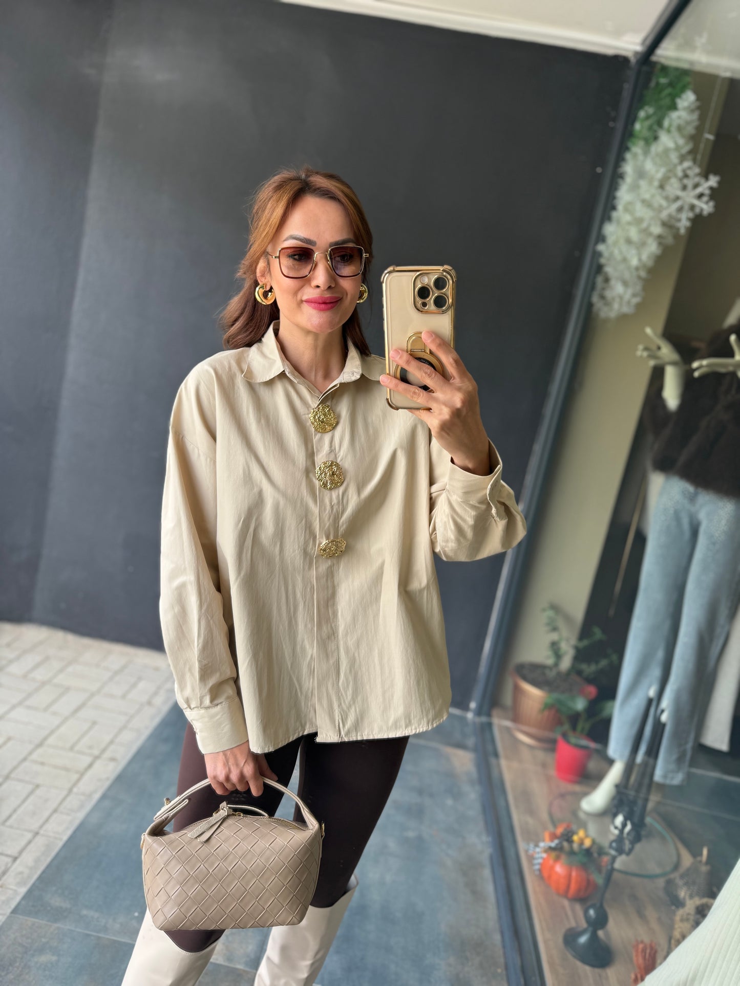 Dafina Gold Broşlu Bej Gömlek