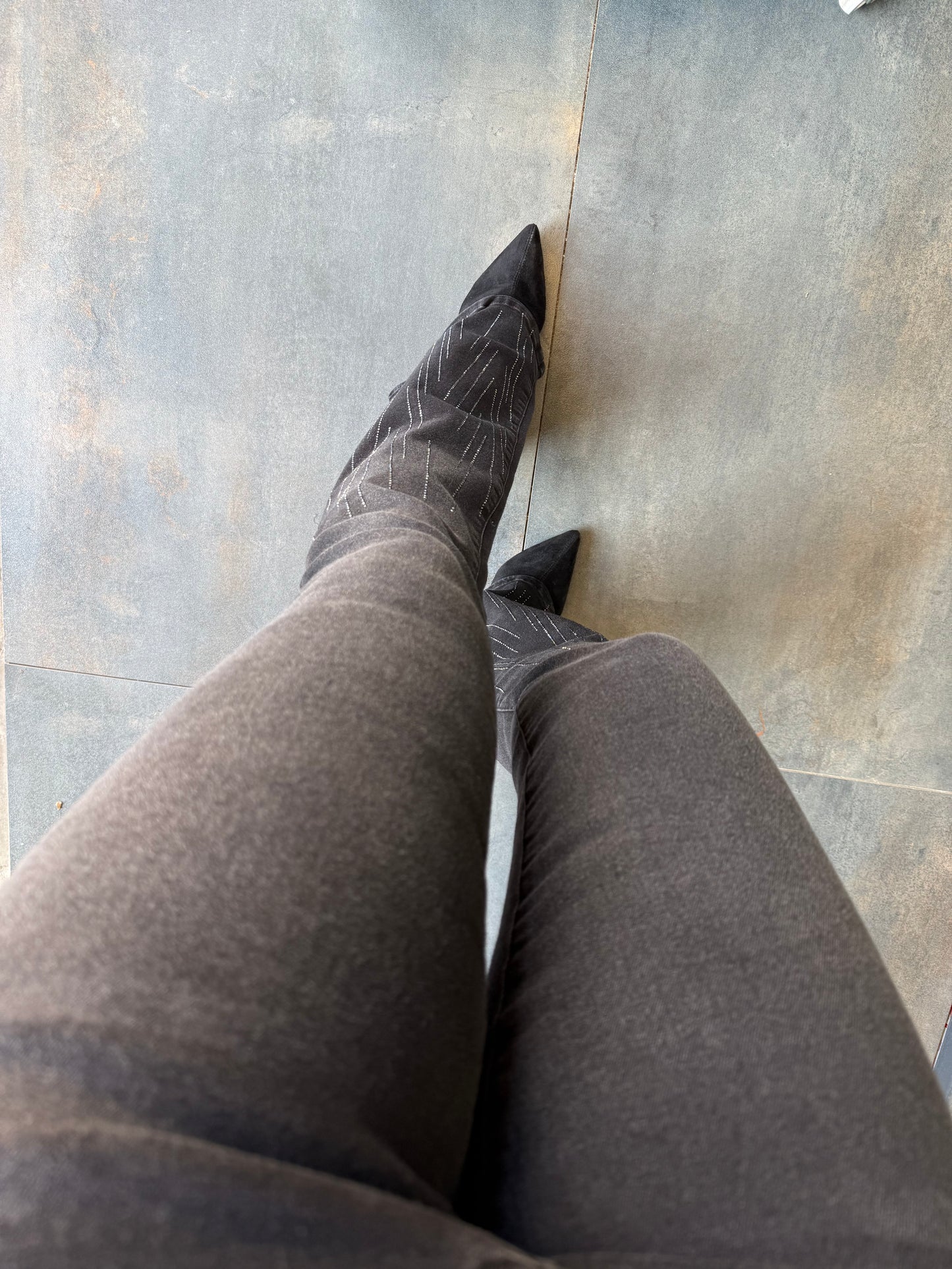 Xlove Siyah Paçası Taş Detaylı Jean