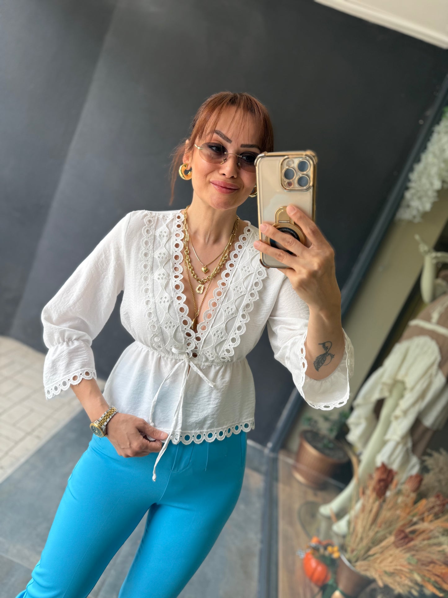 Roza Beyaz Kol Büzgülü Bluz