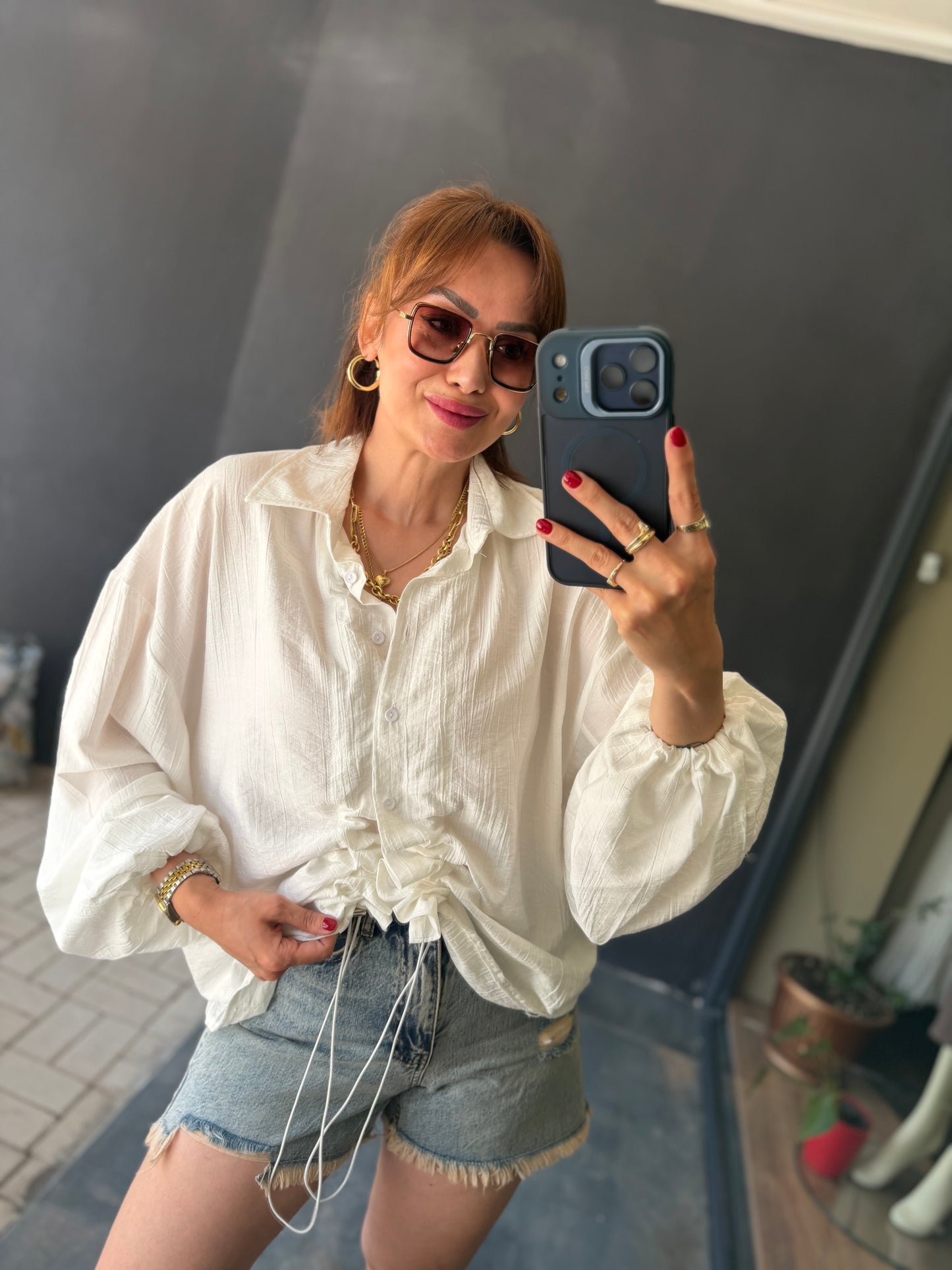 Büzgü Detaylı Krinkıl Beyaz Gömlek