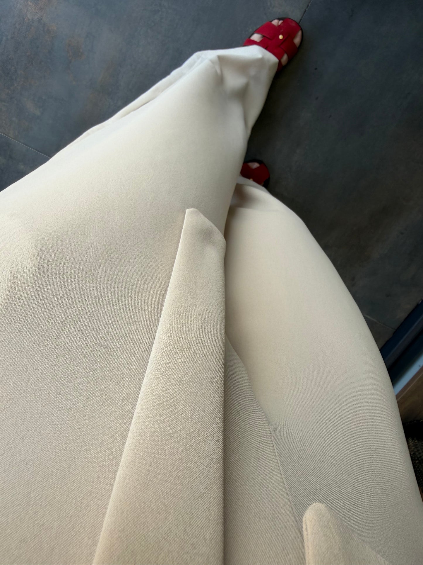Premium Taş Tensel Düğme Detaylı Kuşaklı Bol Paça Kadın Tulum