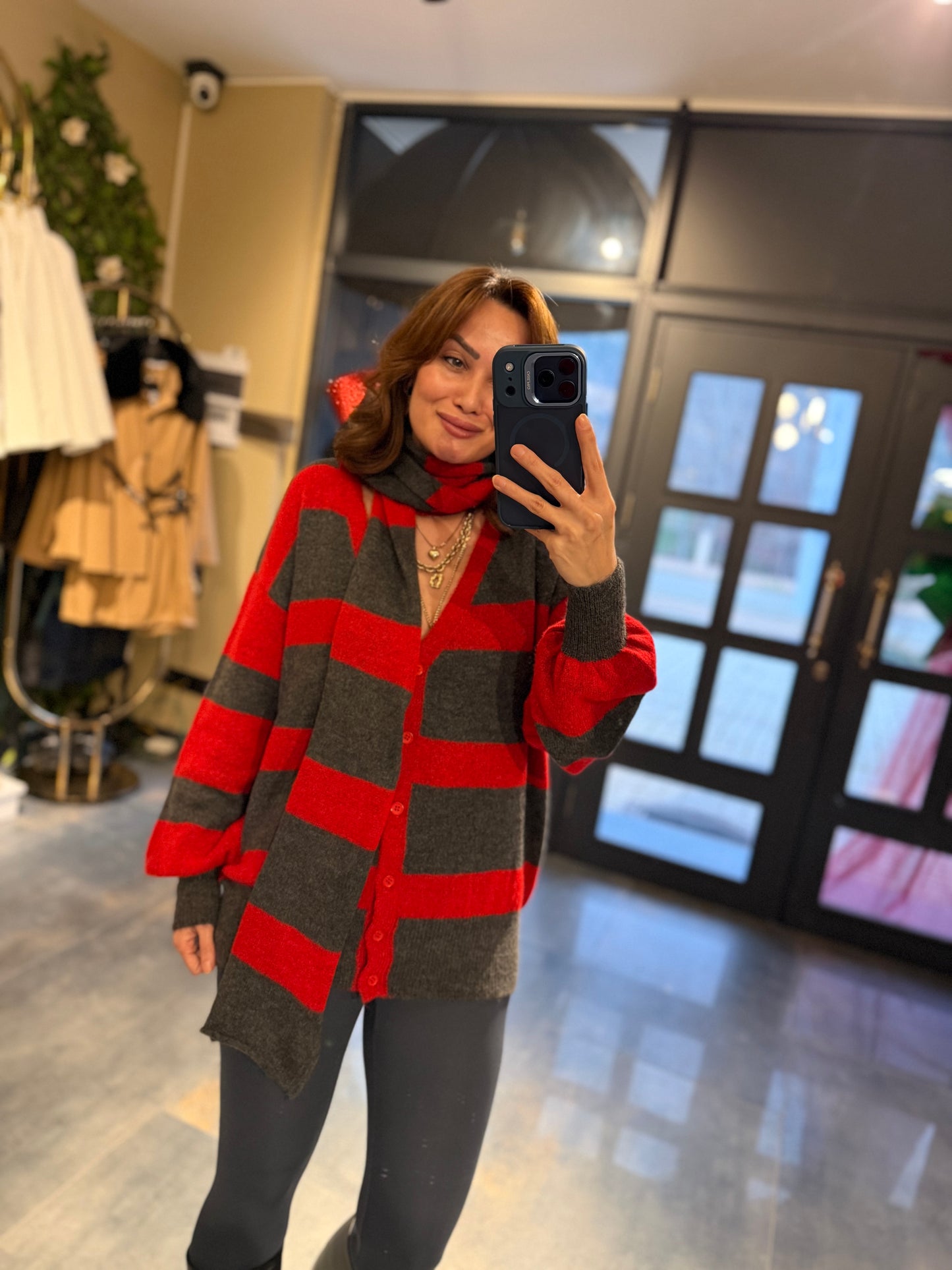 Deka Kırmızı Atkılı Hırka