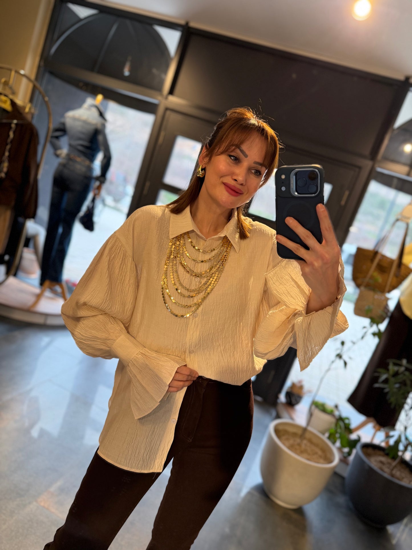 Reta Volanlı Bej Tiril Gömlek