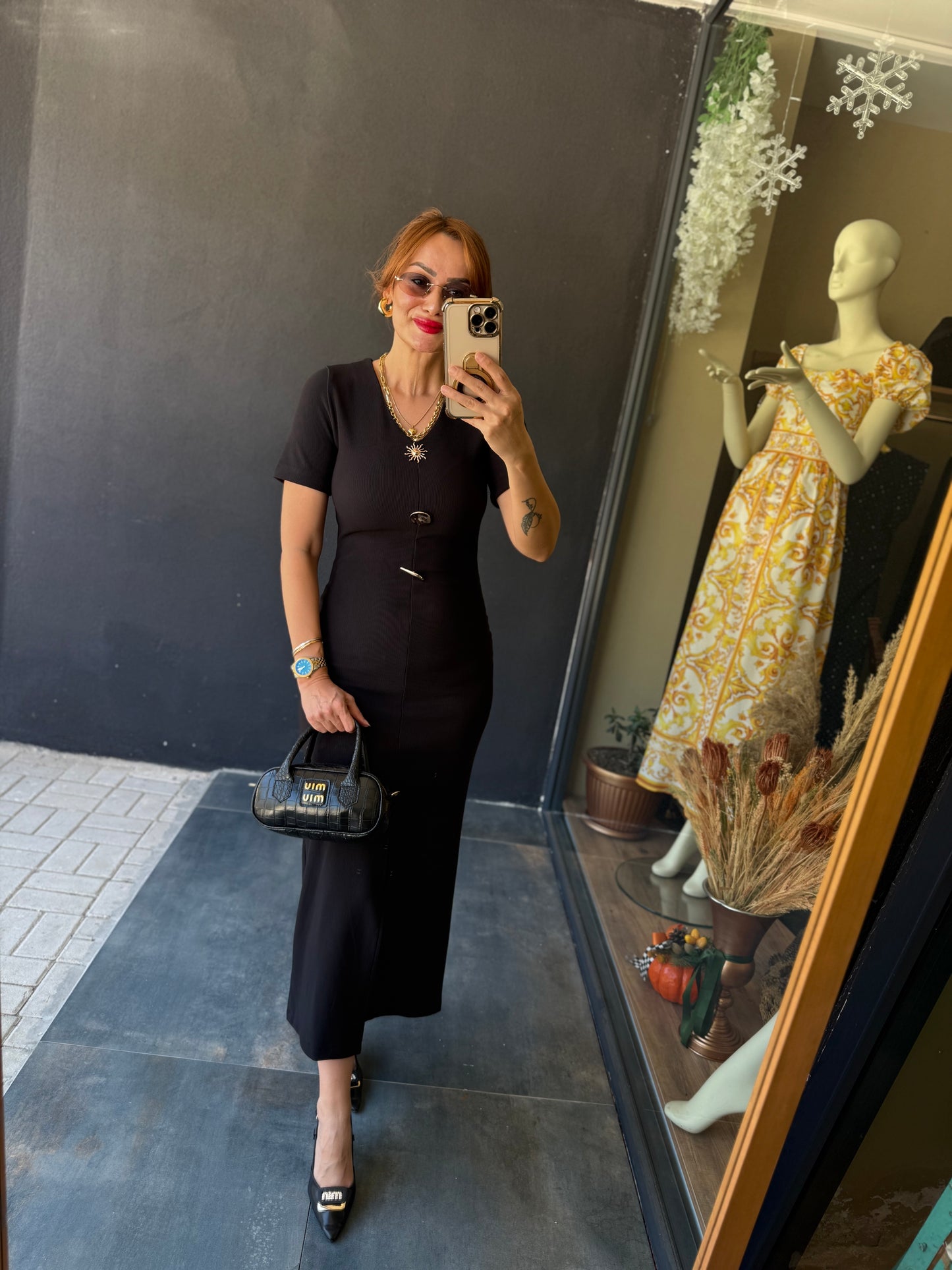 Henna Düğmeli Kısa Kol Siyah Kalem Elbise