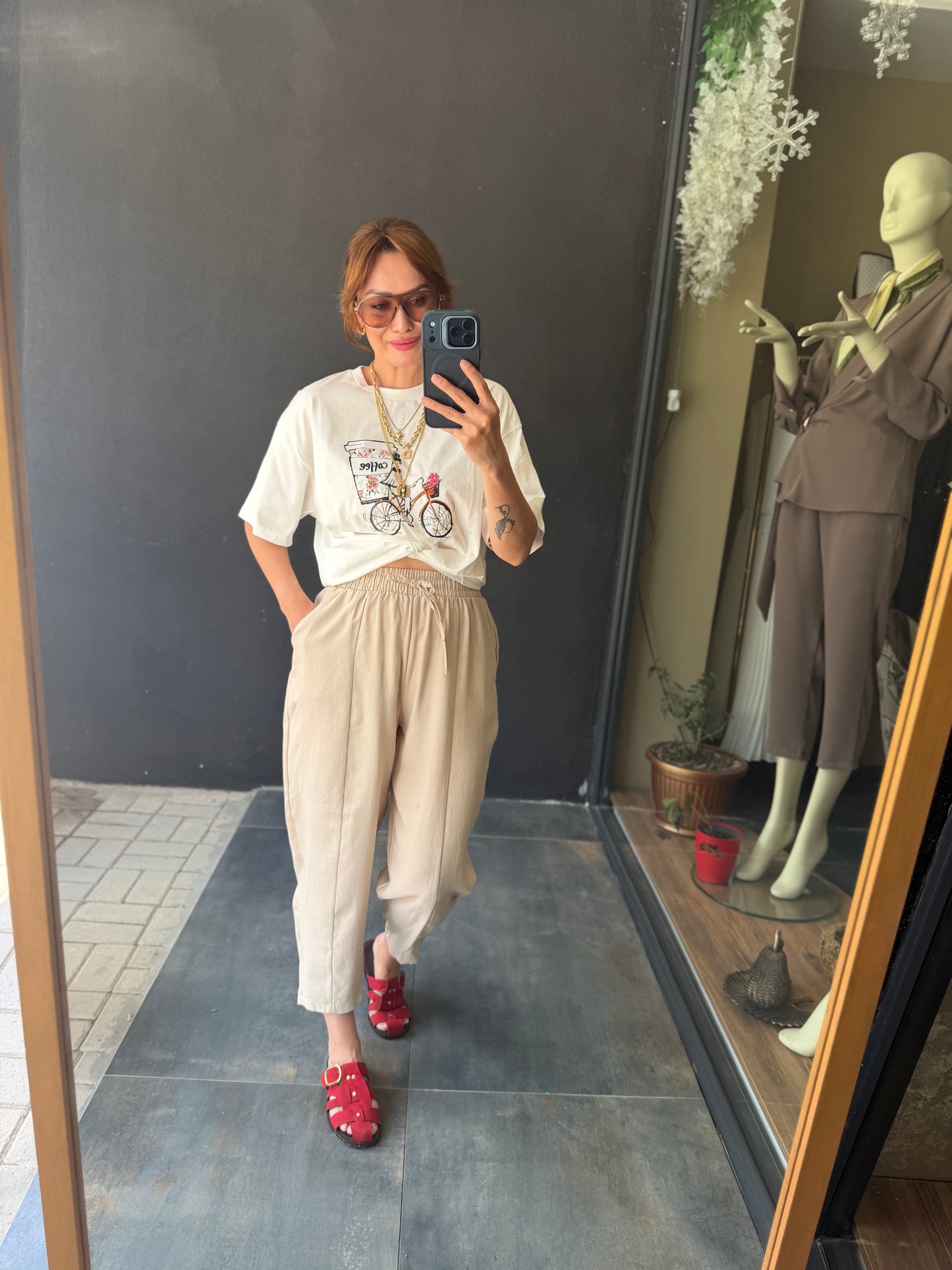 Bej Tensel Havuç Pantolon & T-Shirt Kombin