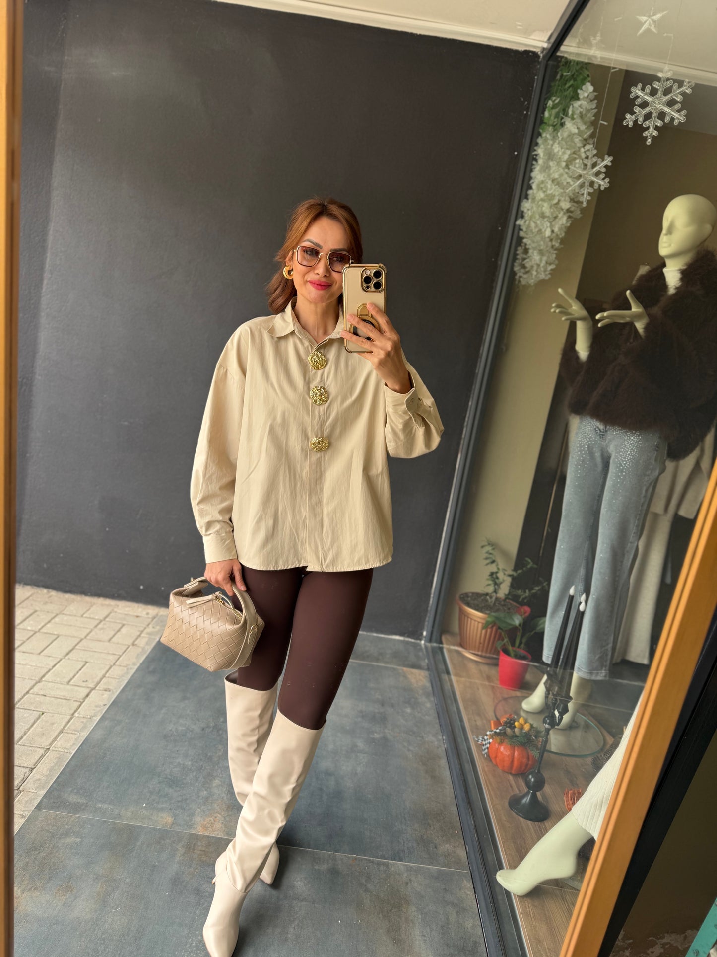 Dafina Gold Broşlu Bej Gömlek