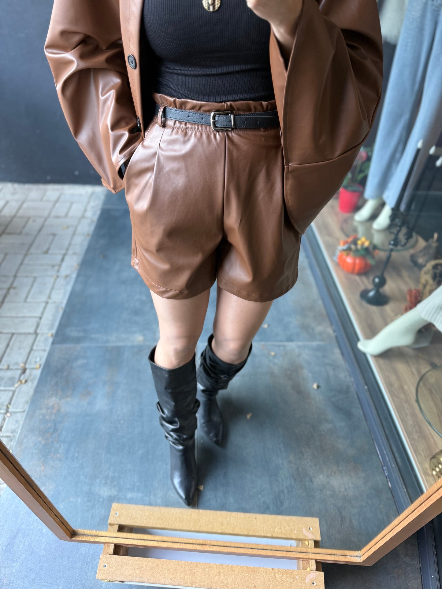 Bolonya Kahve Deri Panço & Şort Takım