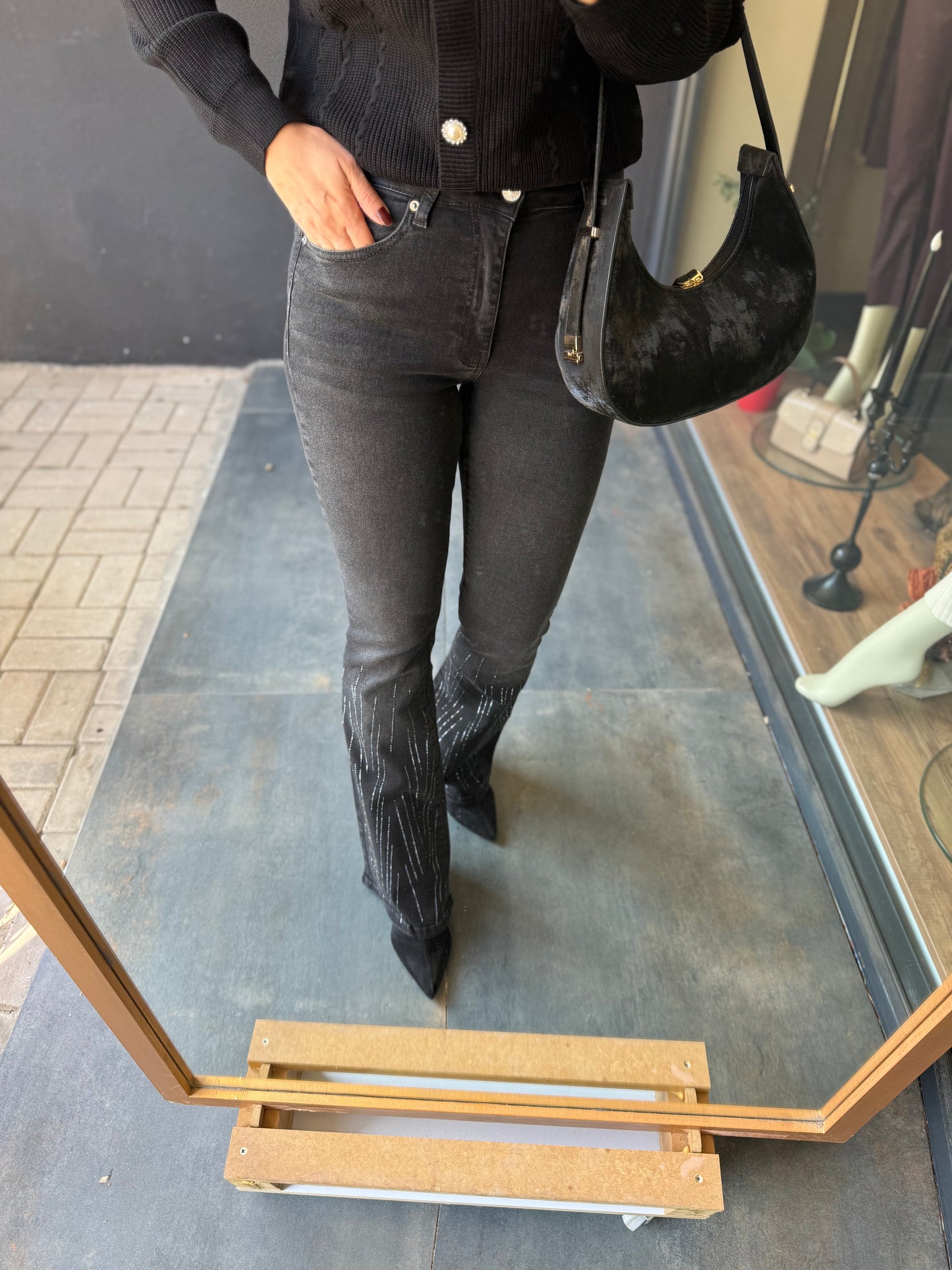 Xlove Siyah Paçası Taş Detaylı Jean