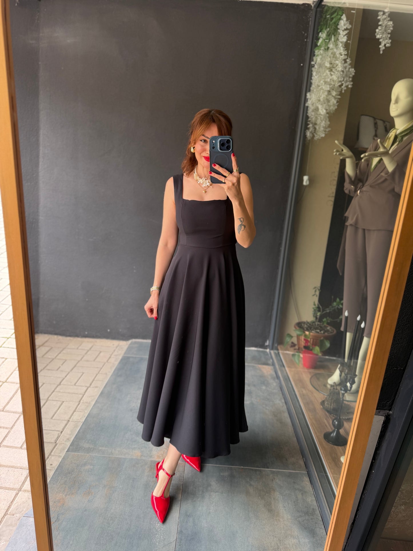 Mathilda Siyah Midi Elbise