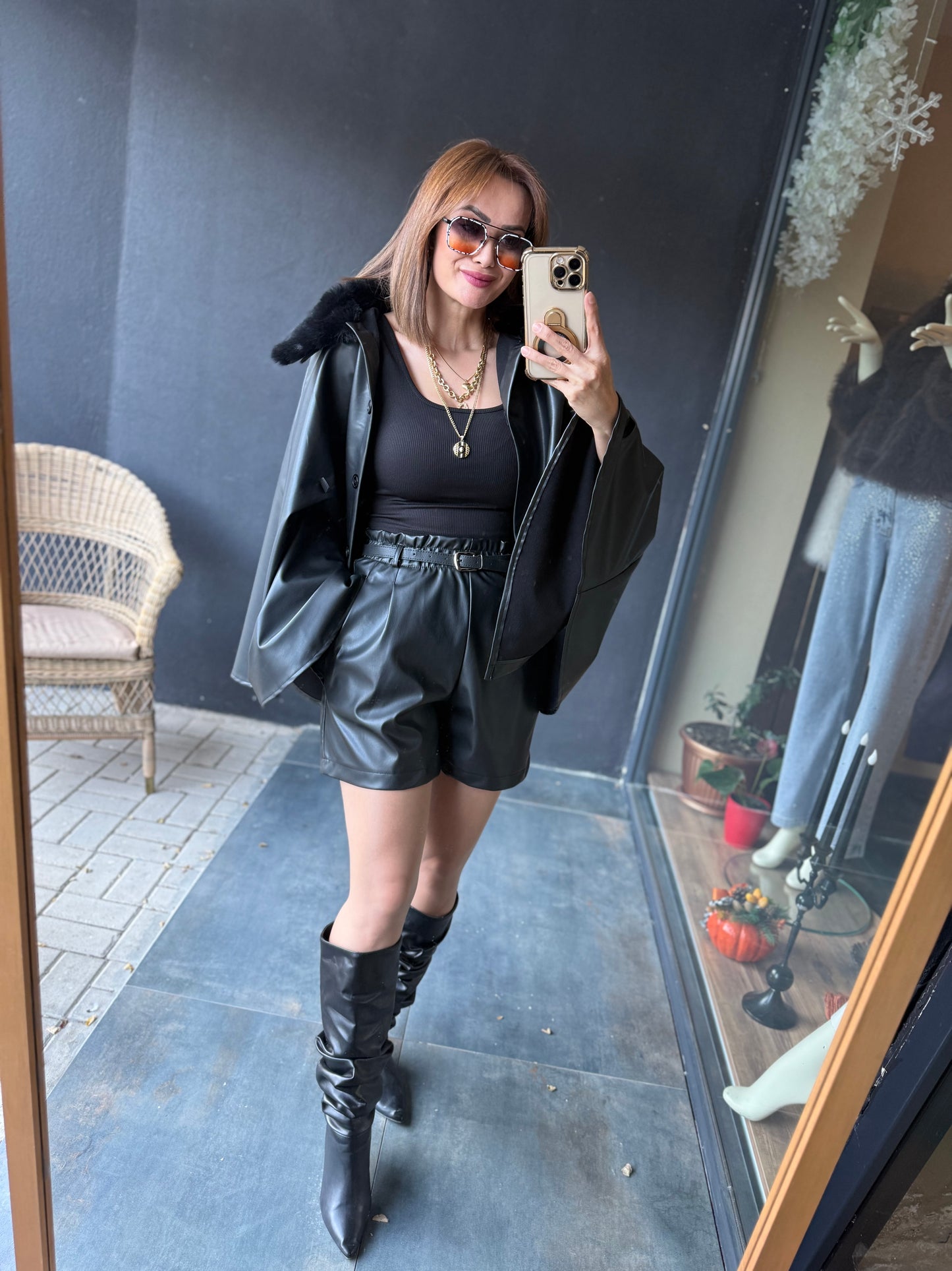 Bolonya Siyah Deri Panço & Şort Takım