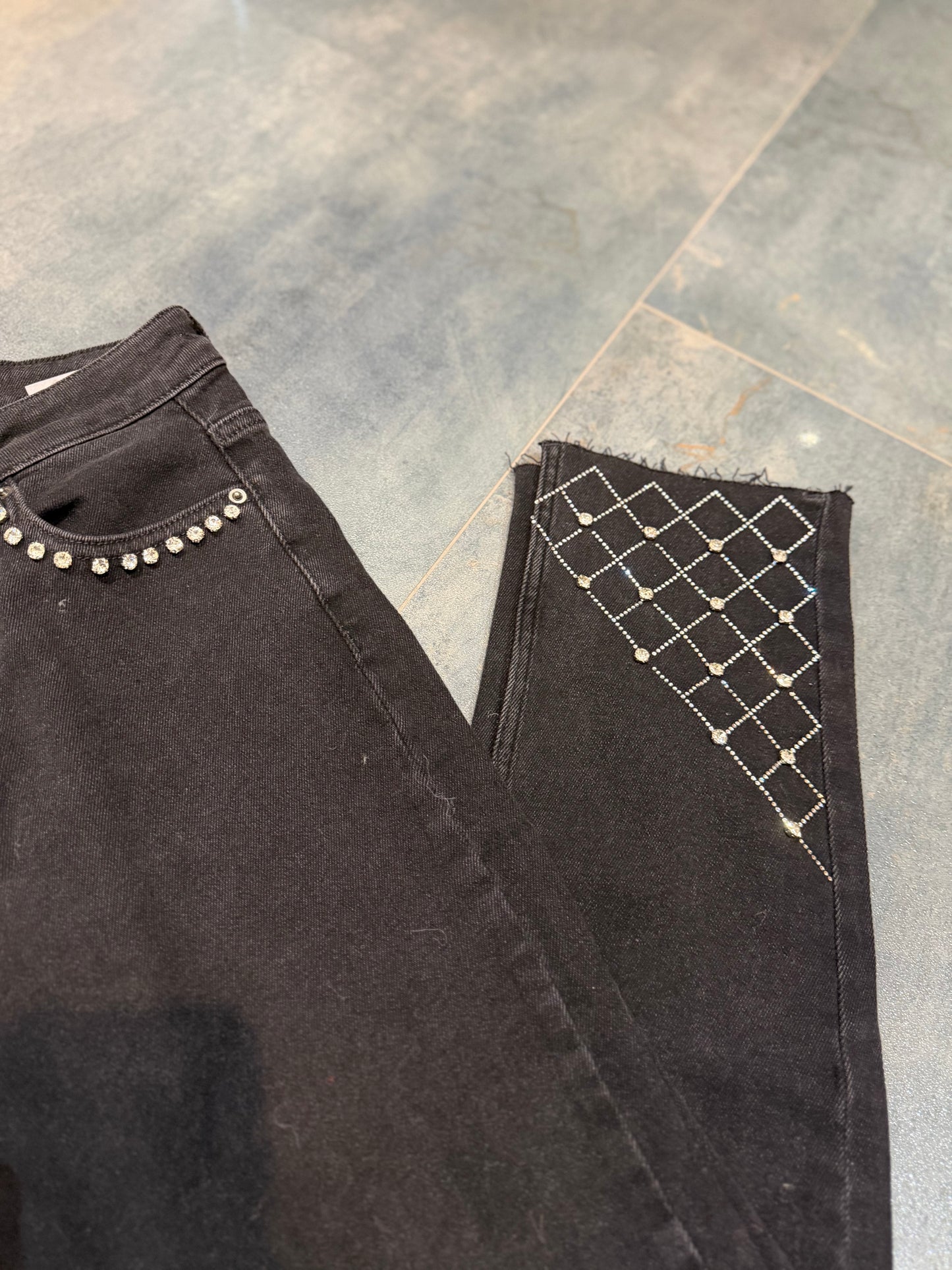 Xlove Siyah Paça Kare İşleme Jean