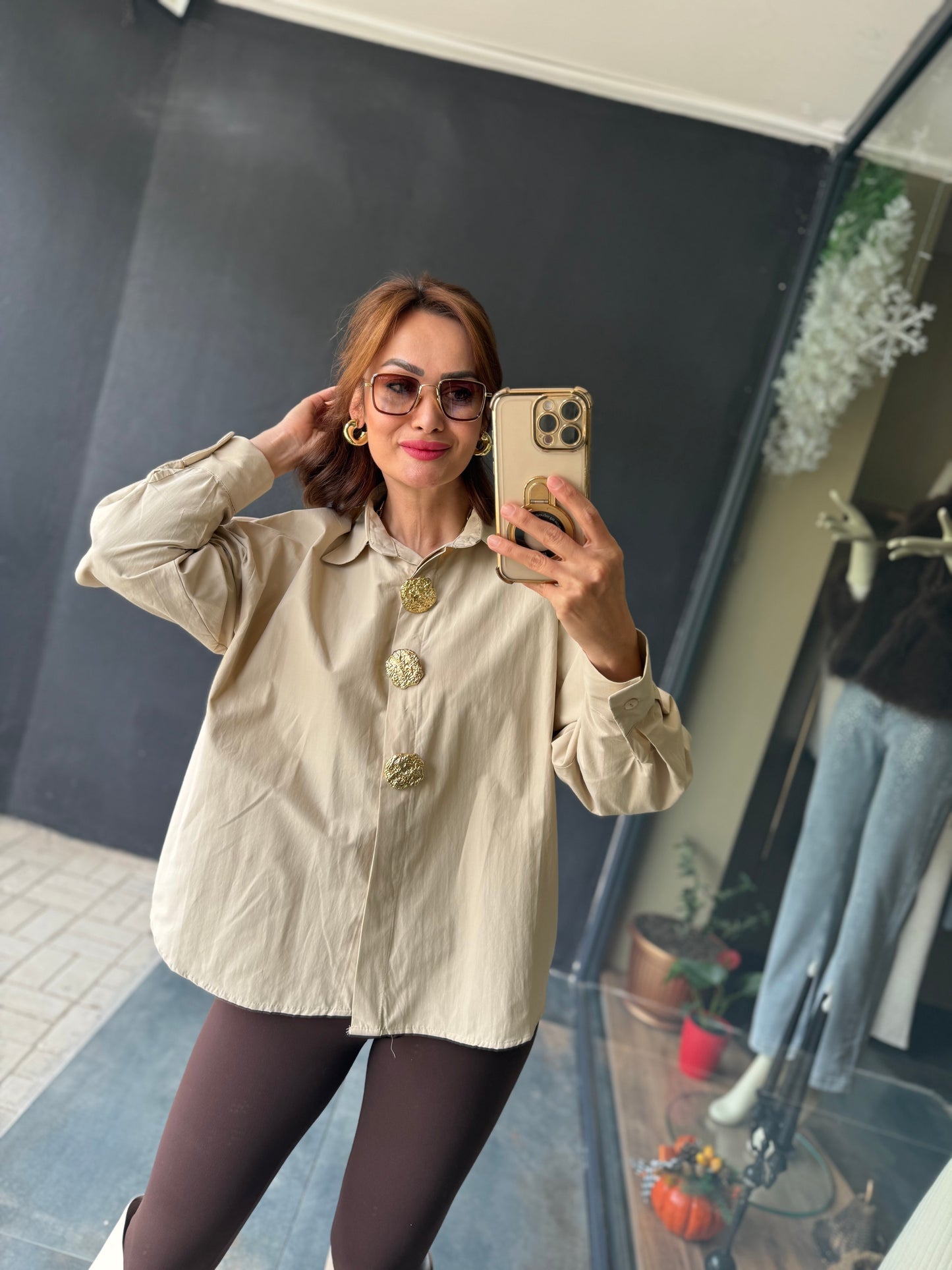 Dafina Gold Broşlu Bej Gömlek